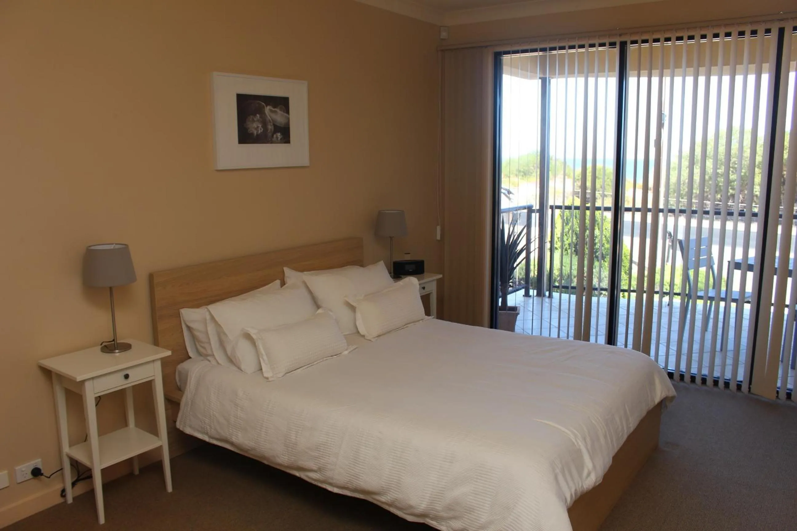 The Lighthouse - Beachfront Accommodation