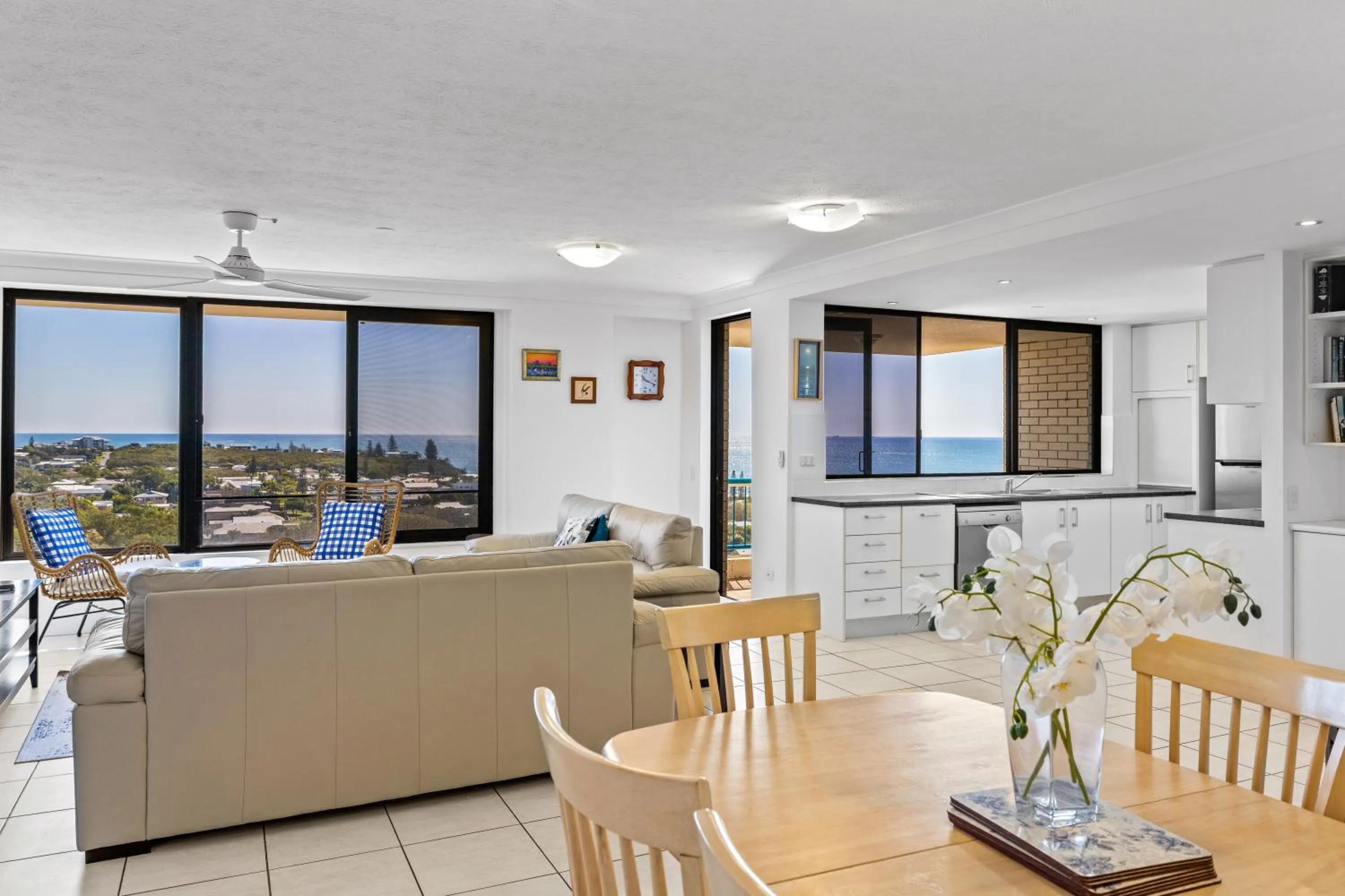 Kitchen or kitchenette in Burgess @ Kings Beach Apartments
