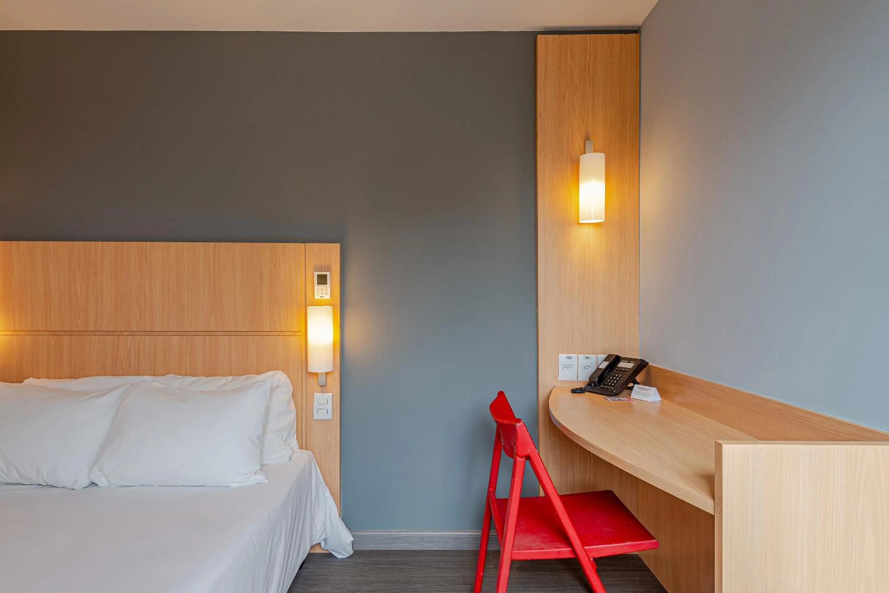 Photo of the whole room, Bed in Transamerica Fit Aracruz