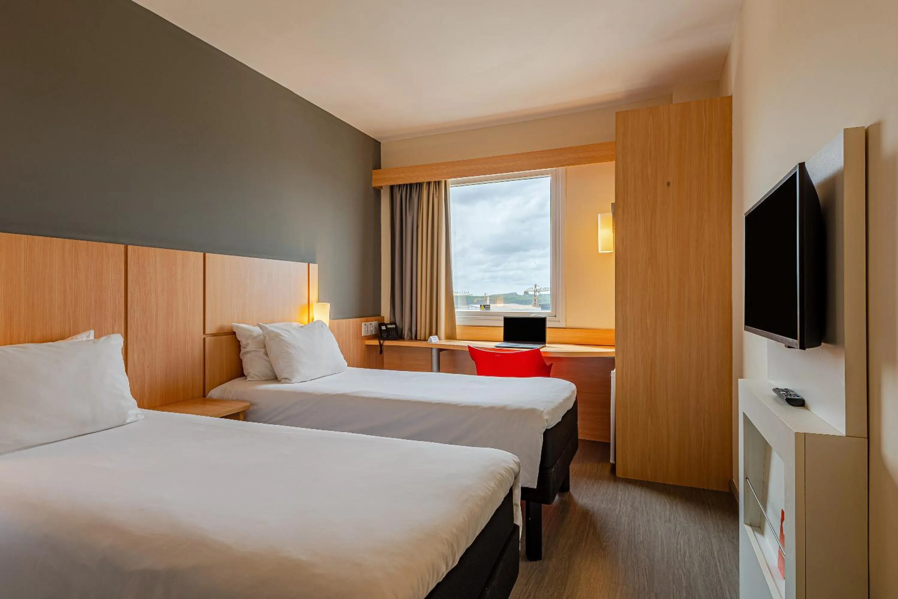 Photo of the whole room, Bed in Transamerica Fit Aracruz