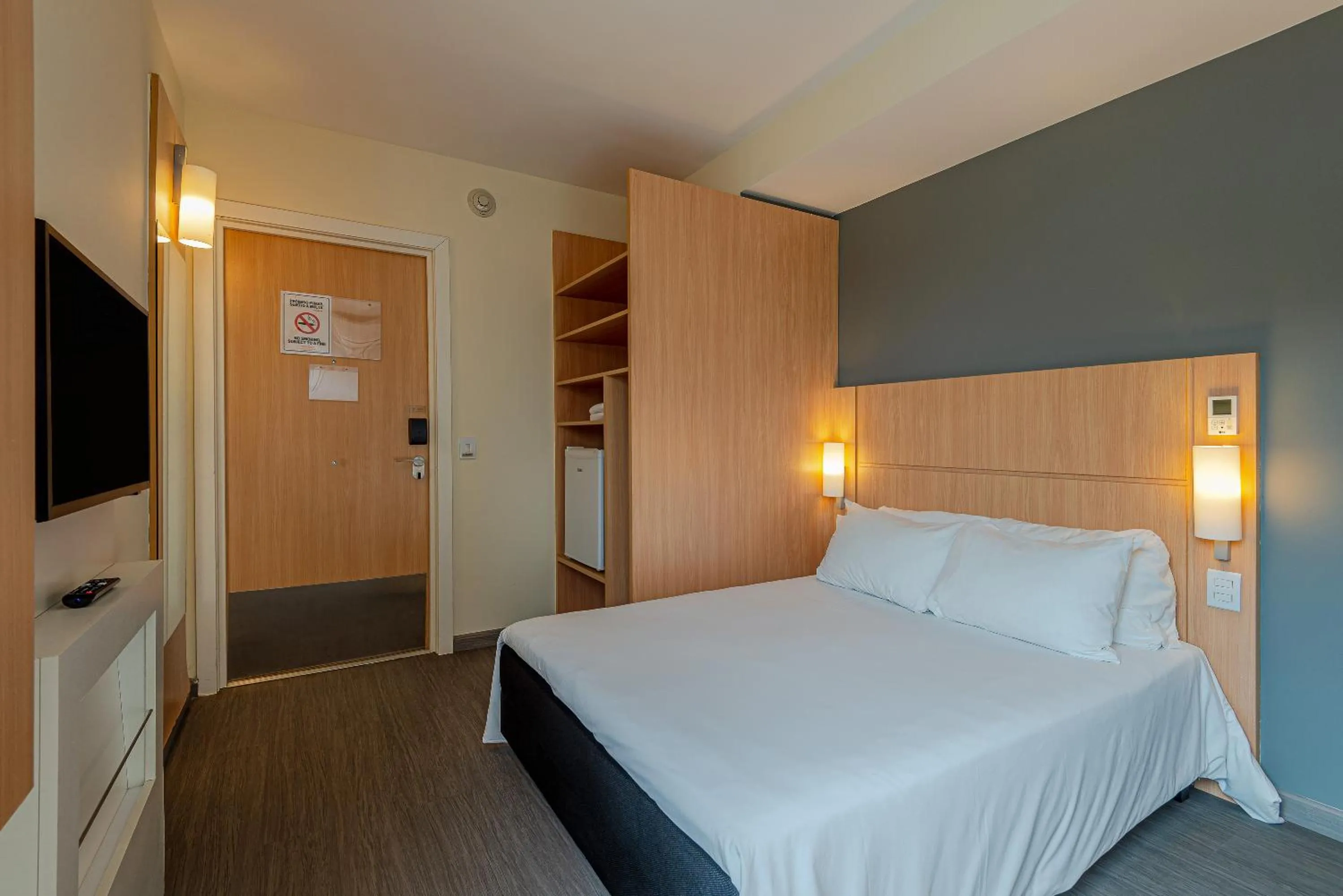 Photo of the whole room, Bed in Transamerica Fit Aracruz