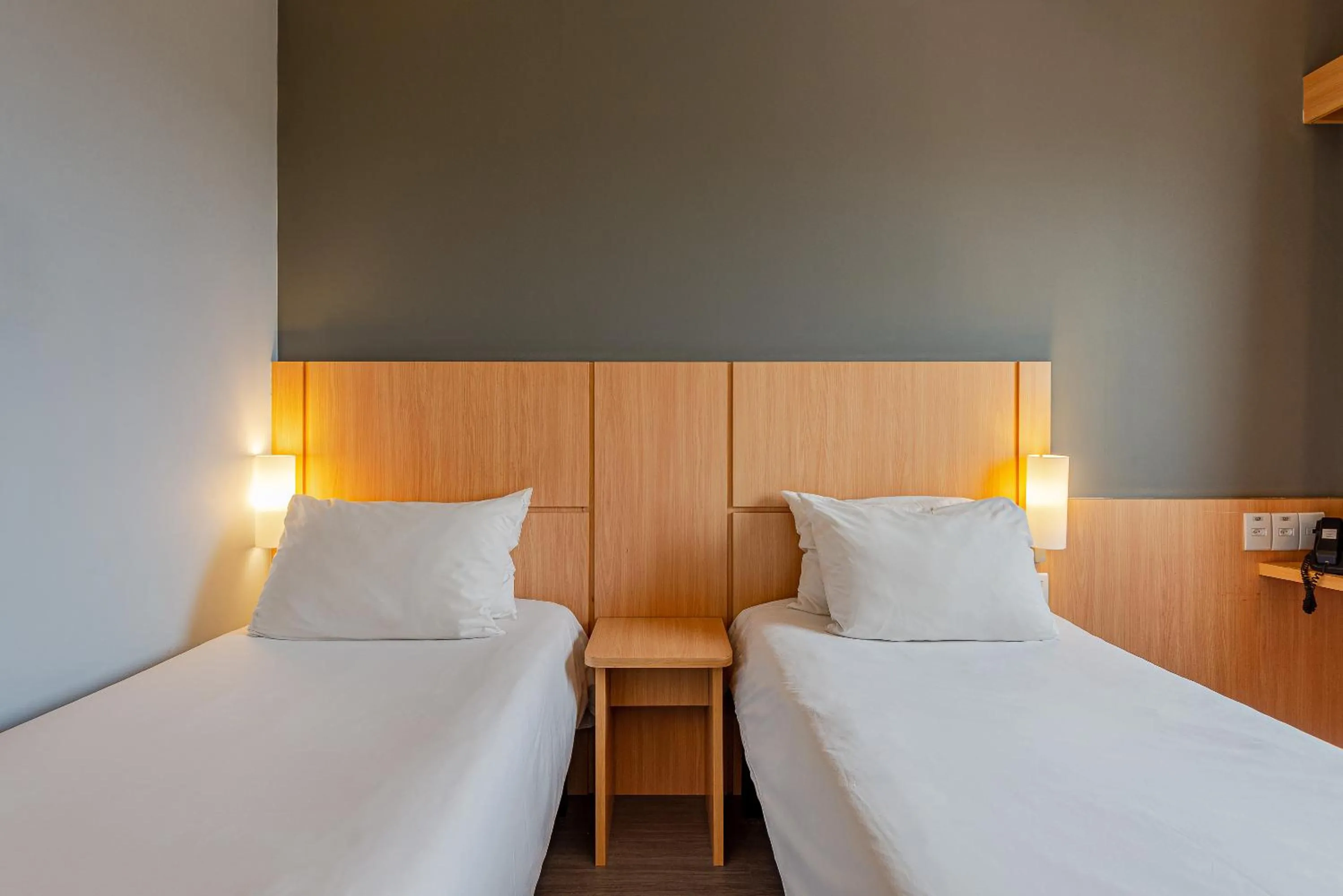 Photo of the whole room, Bed in Transamerica Fit Aracruz