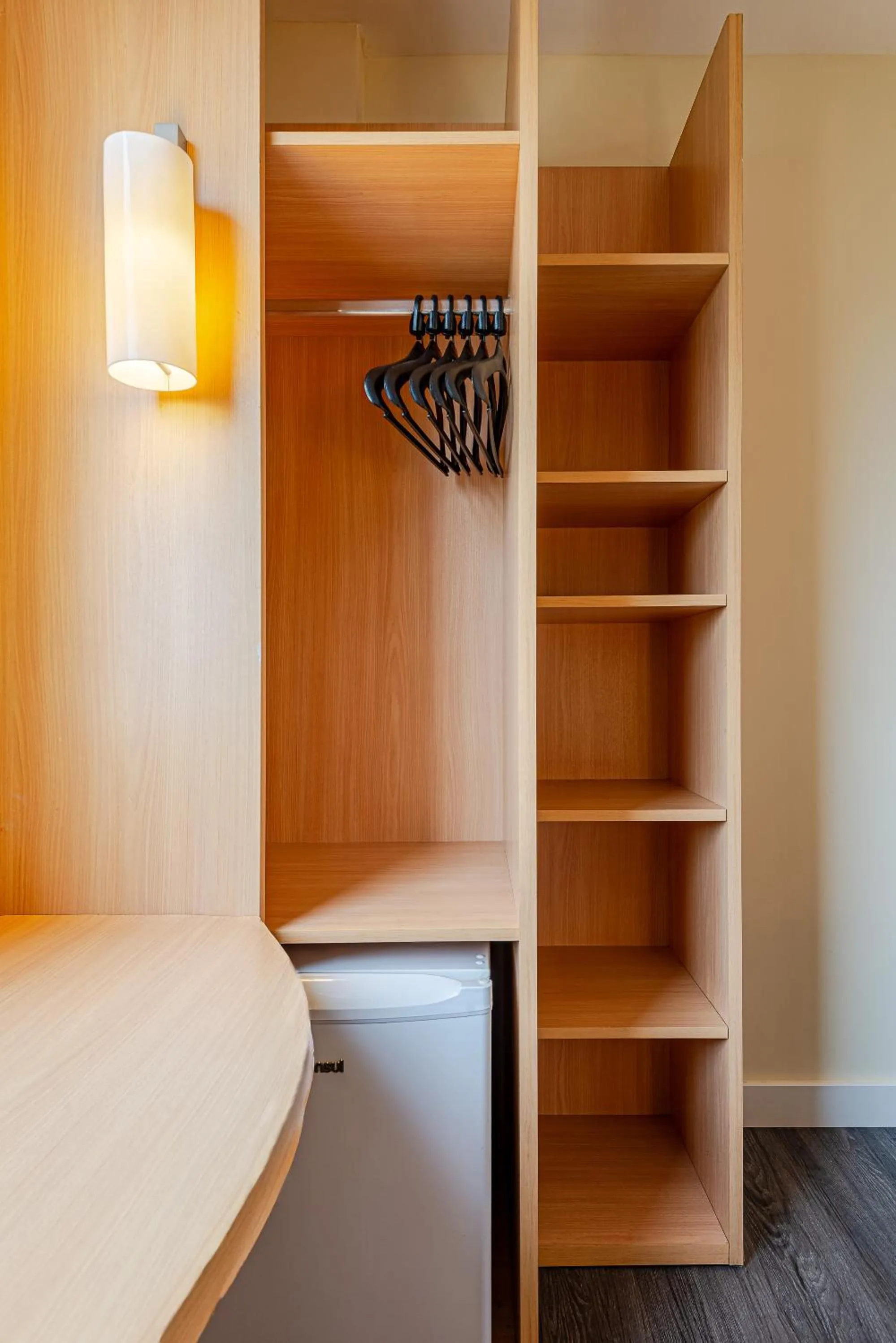 wardrobe, Bed in Transamerica Fit Aracruz