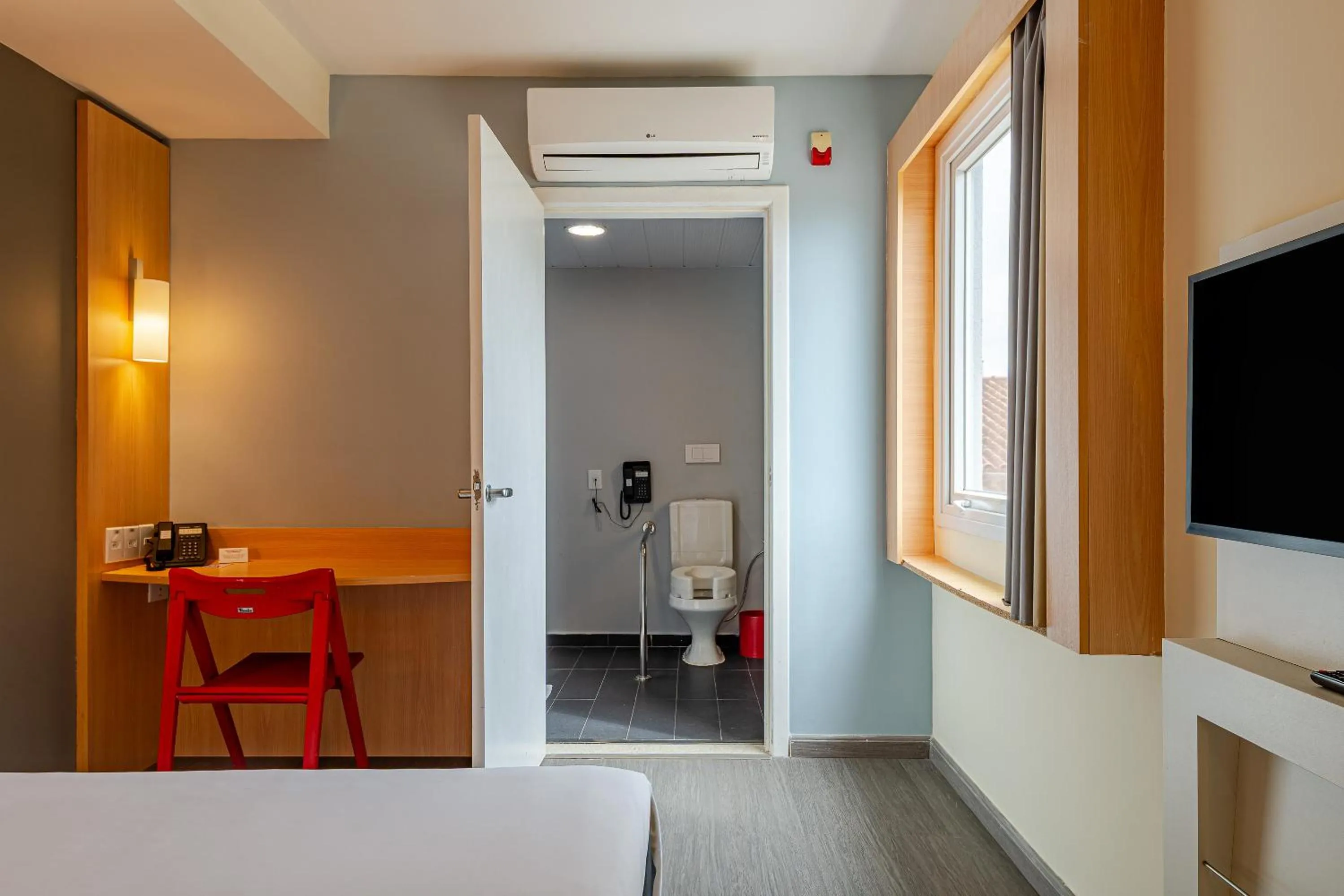 Photo of the whole room, Bed in Transamerica Fit Aracruz