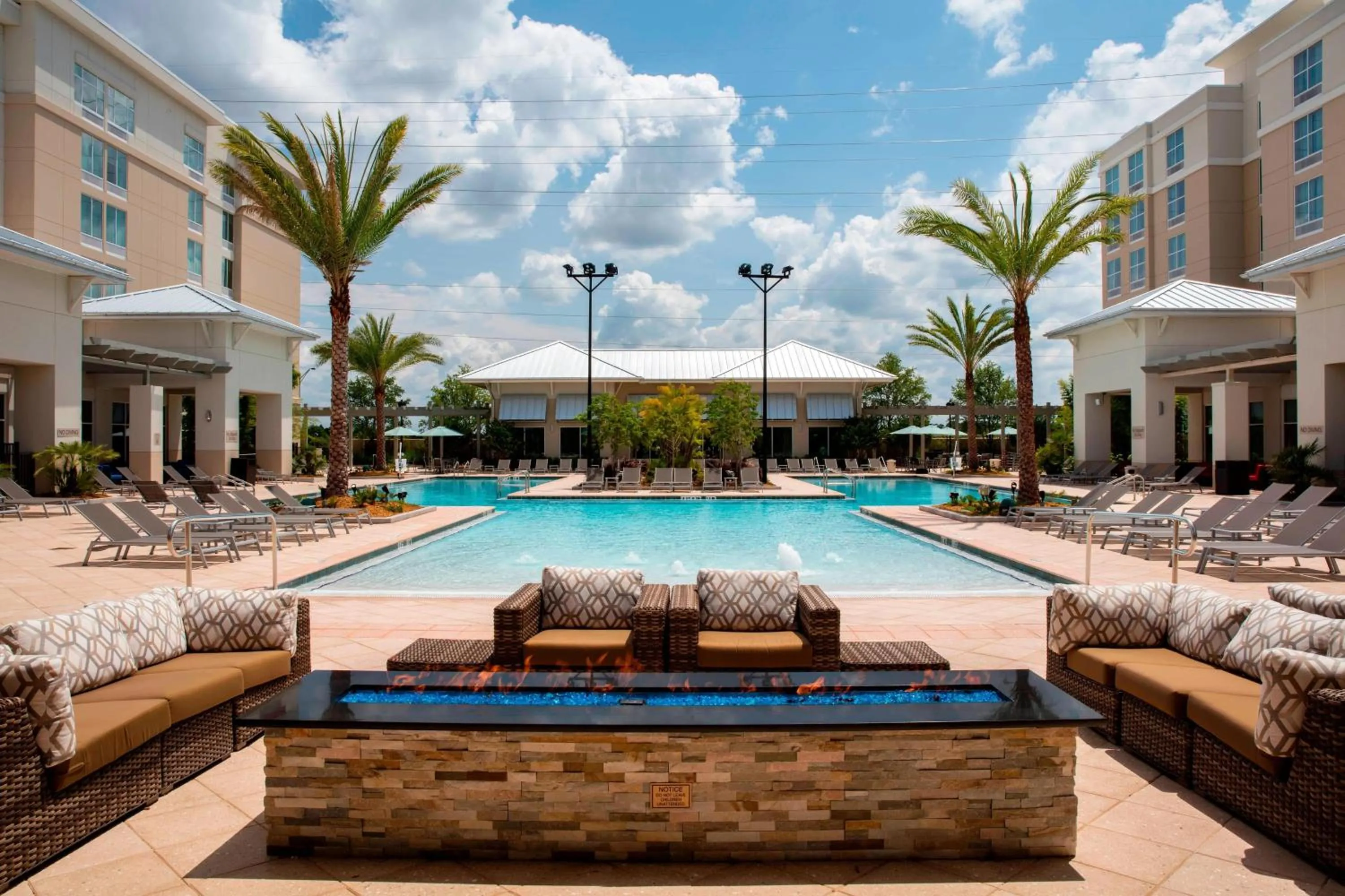Swimming pool in SpringHill Suites by Marriott Orlando at FLAMINGO CROSSINGS Town Center-Western Entrance