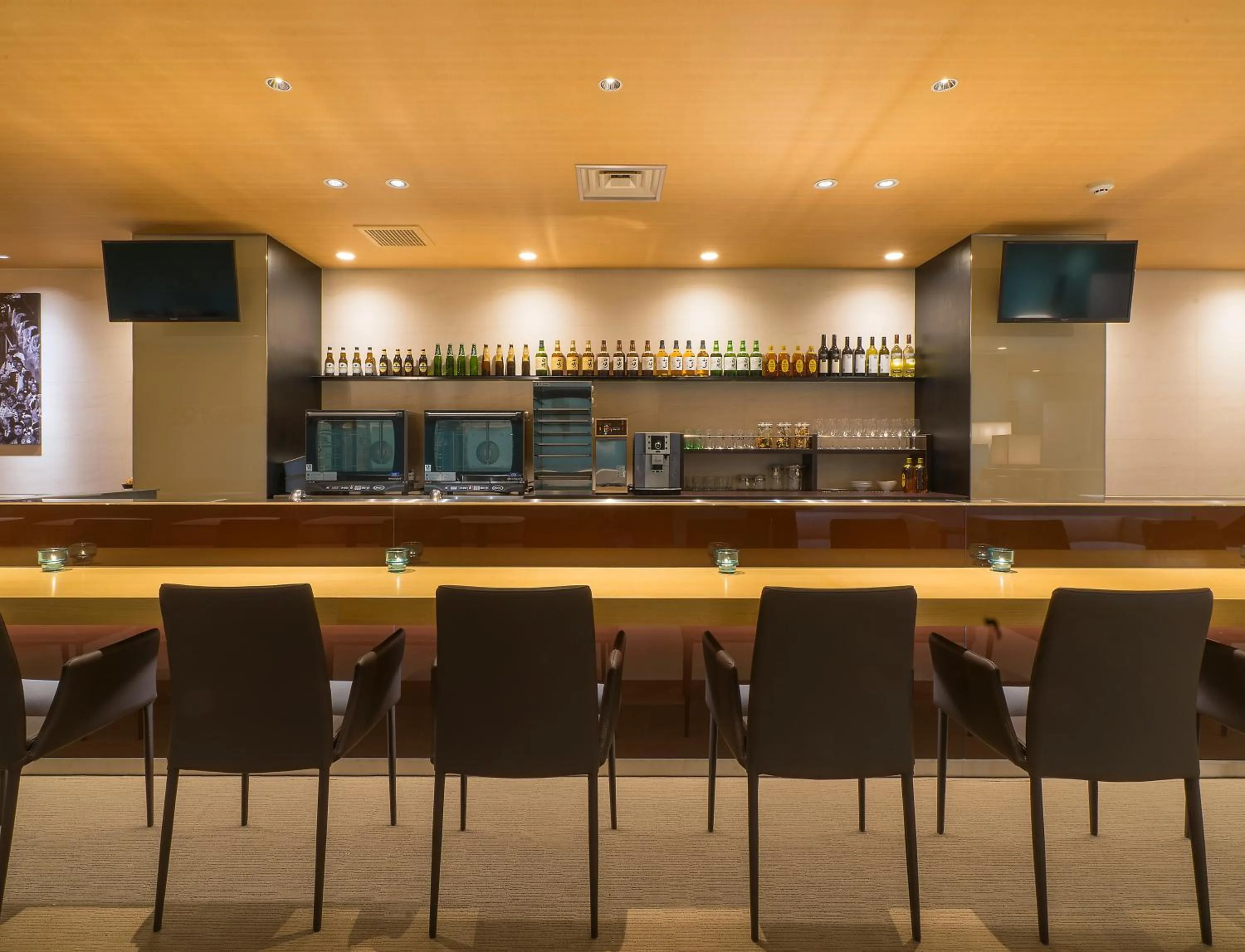 Restaurant/places to eat in First Cabin Shinbashi Atagoyama