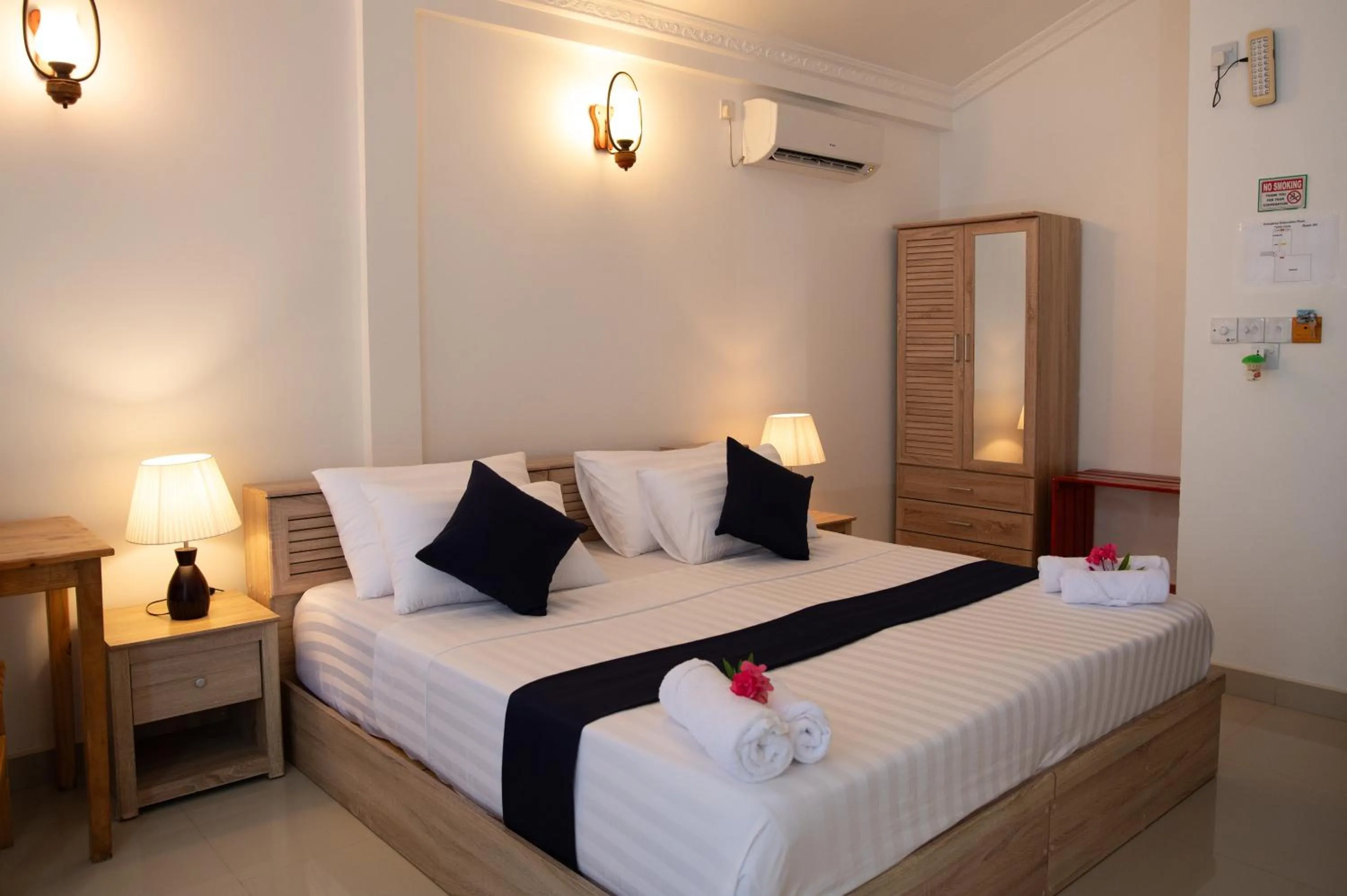 Bedroom, Bed in Biosphere Inn