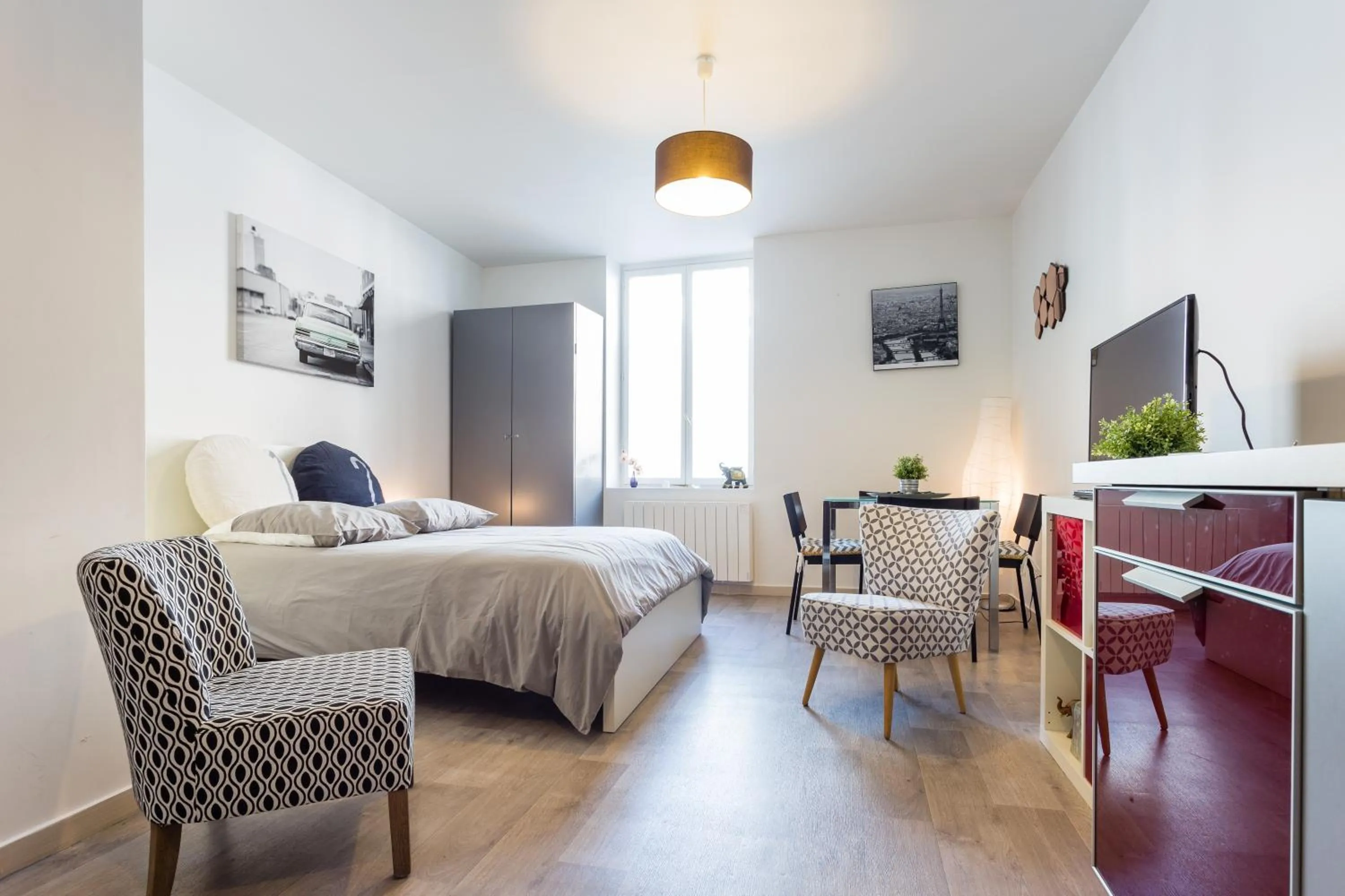 TV and multimedia in Apart By Jo