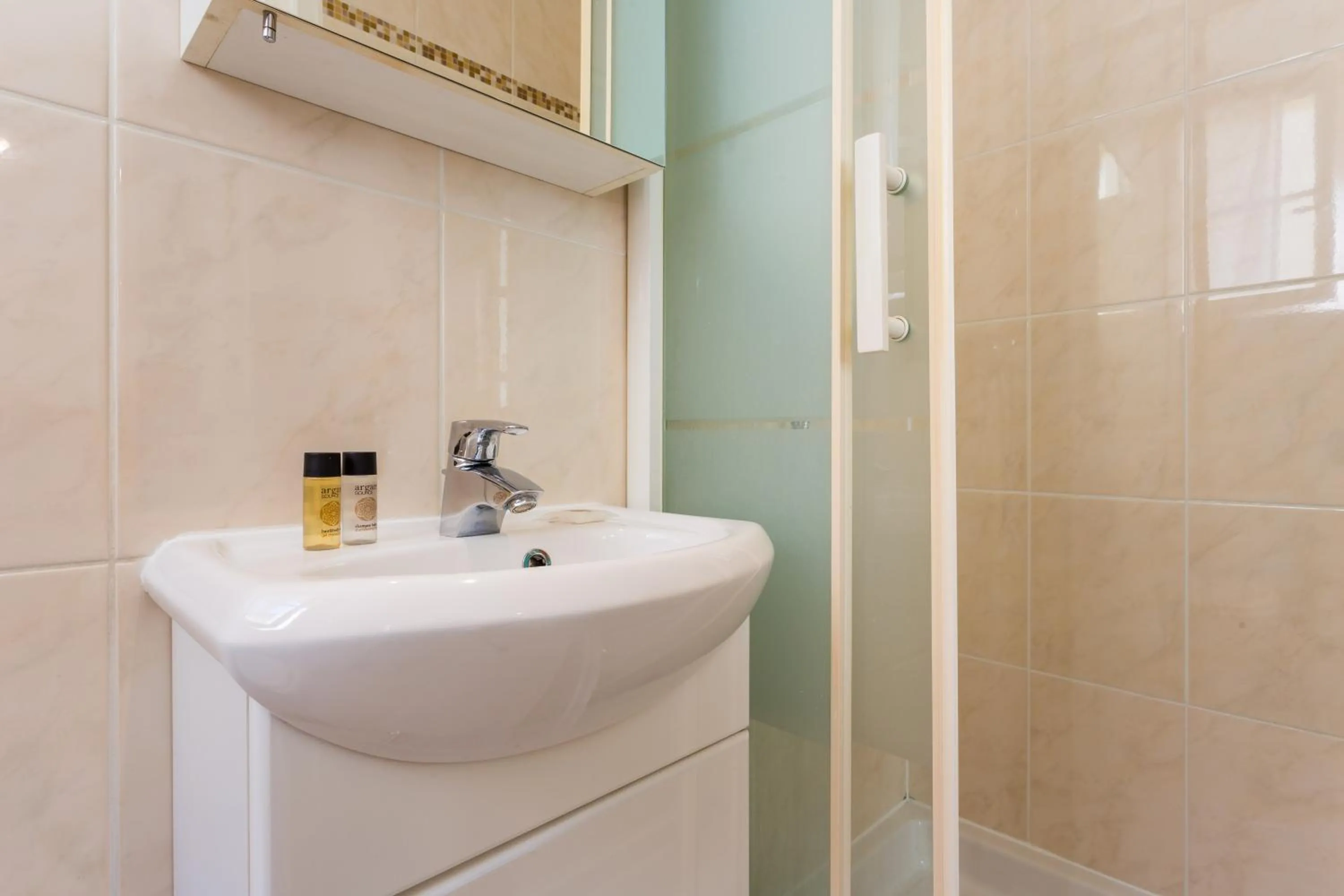 Shower in Apart By Jo