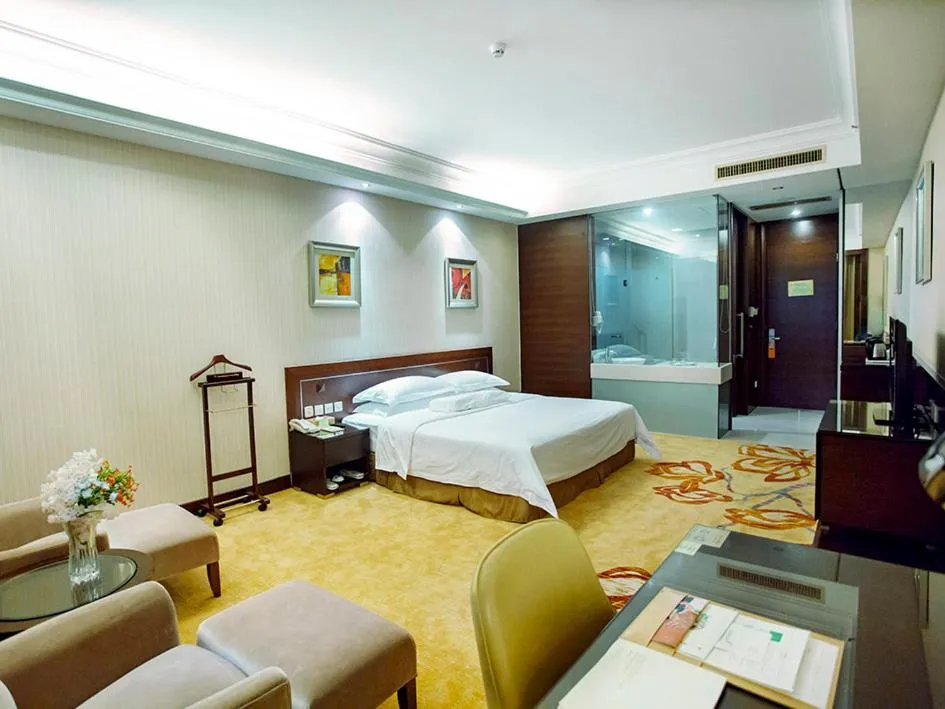 Bed in Vienna International Hotel Shenzhen Hua'nan City