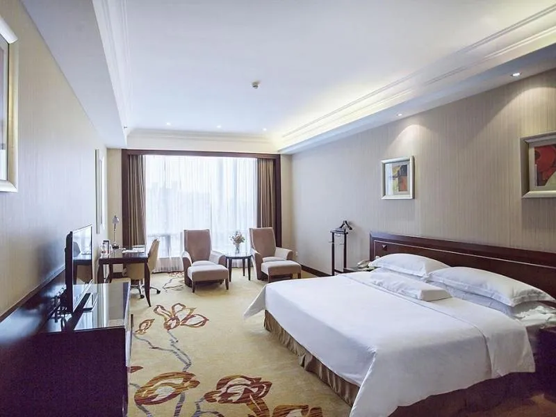 Bed in Vienna International Hotel Shenzhen Hua'nan City