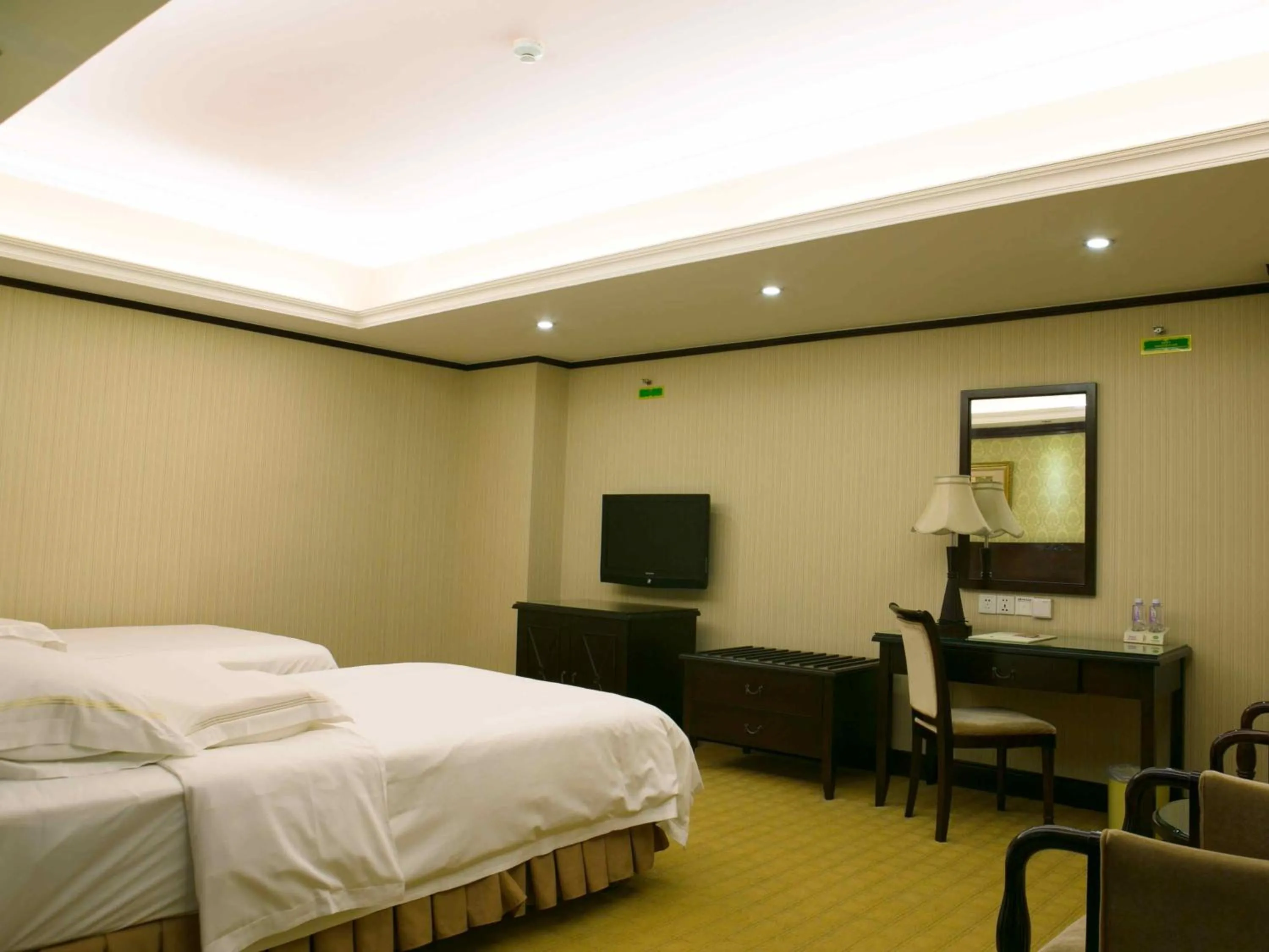 Bed in Vienna Hotel Shenzhen Fuhua Road