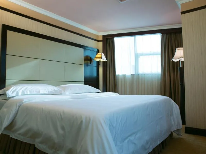 Bed in Vienna Hotel Shenzhen Fuhua Road