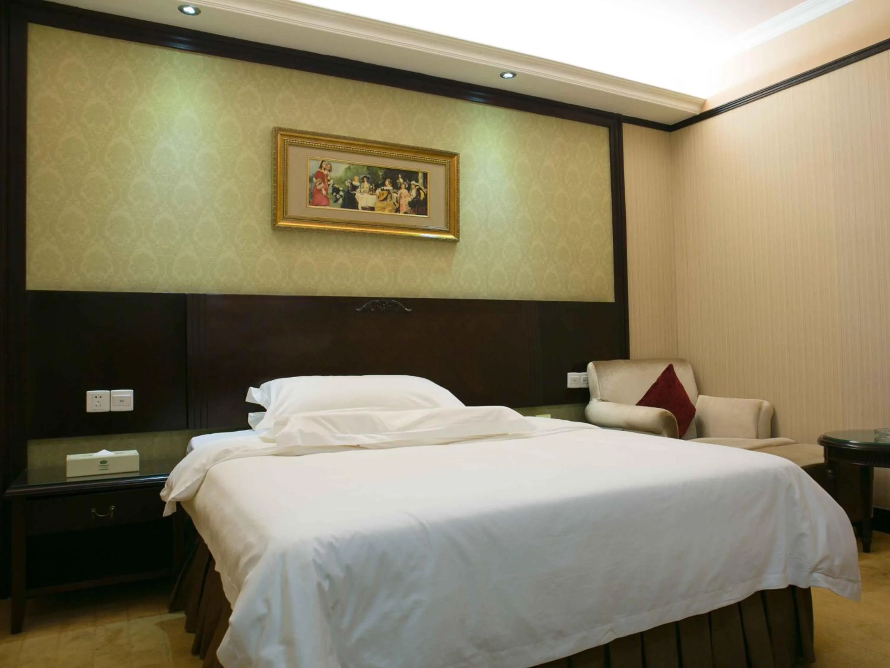 Bed in Vienna Hotel Shenzhen Fuhua Road