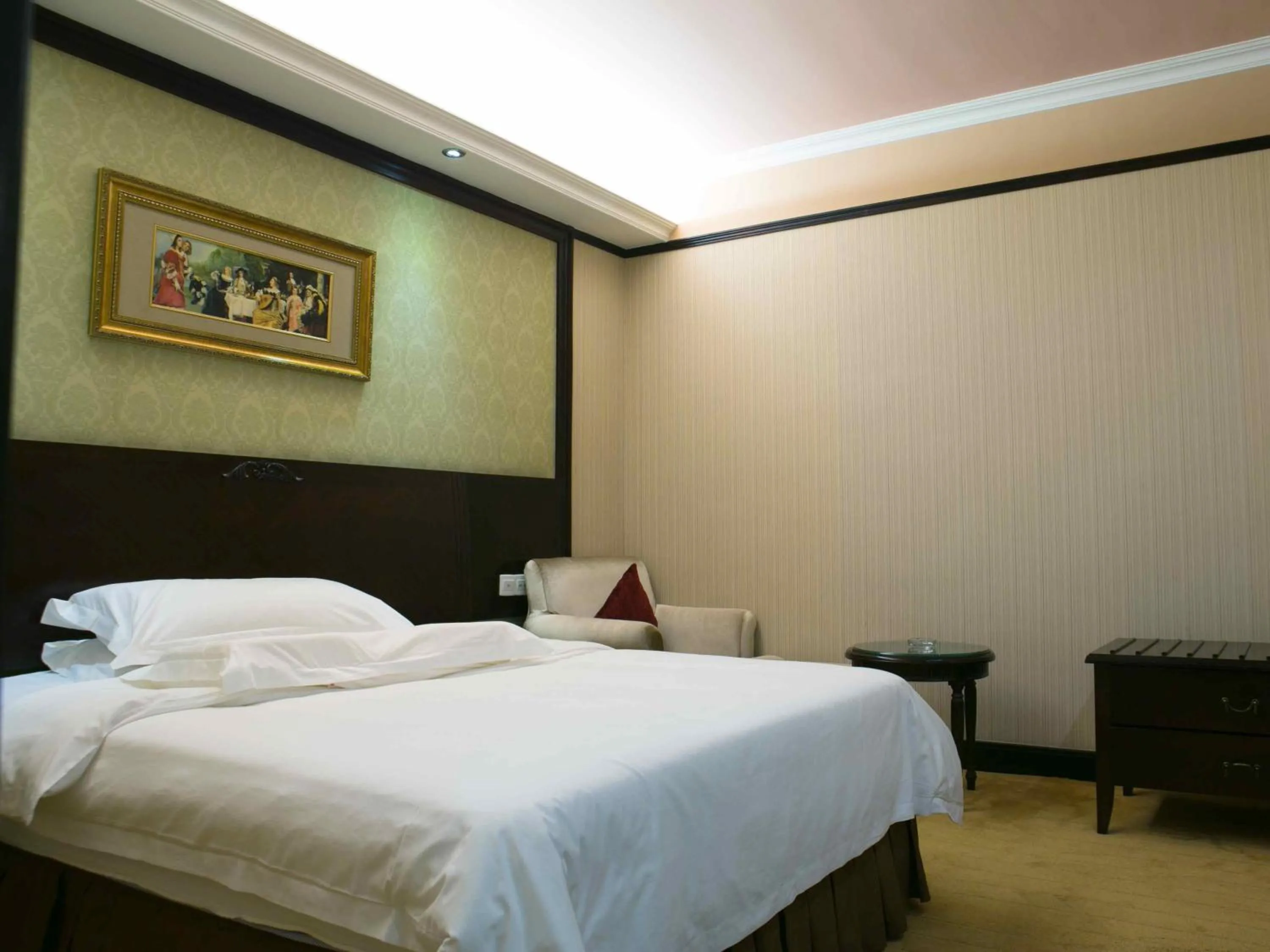 Bed in Vienna Hotel Shenzhen Fuhua Road