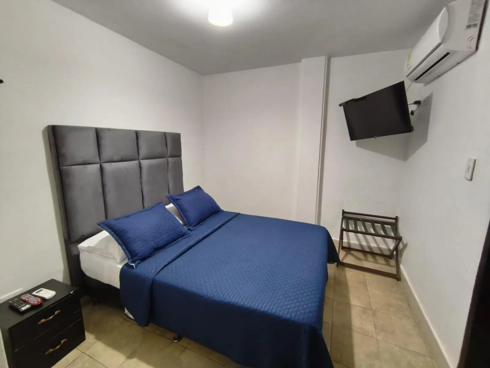 Standard Queen Room - single occupancy in Hotel Konfort Inn