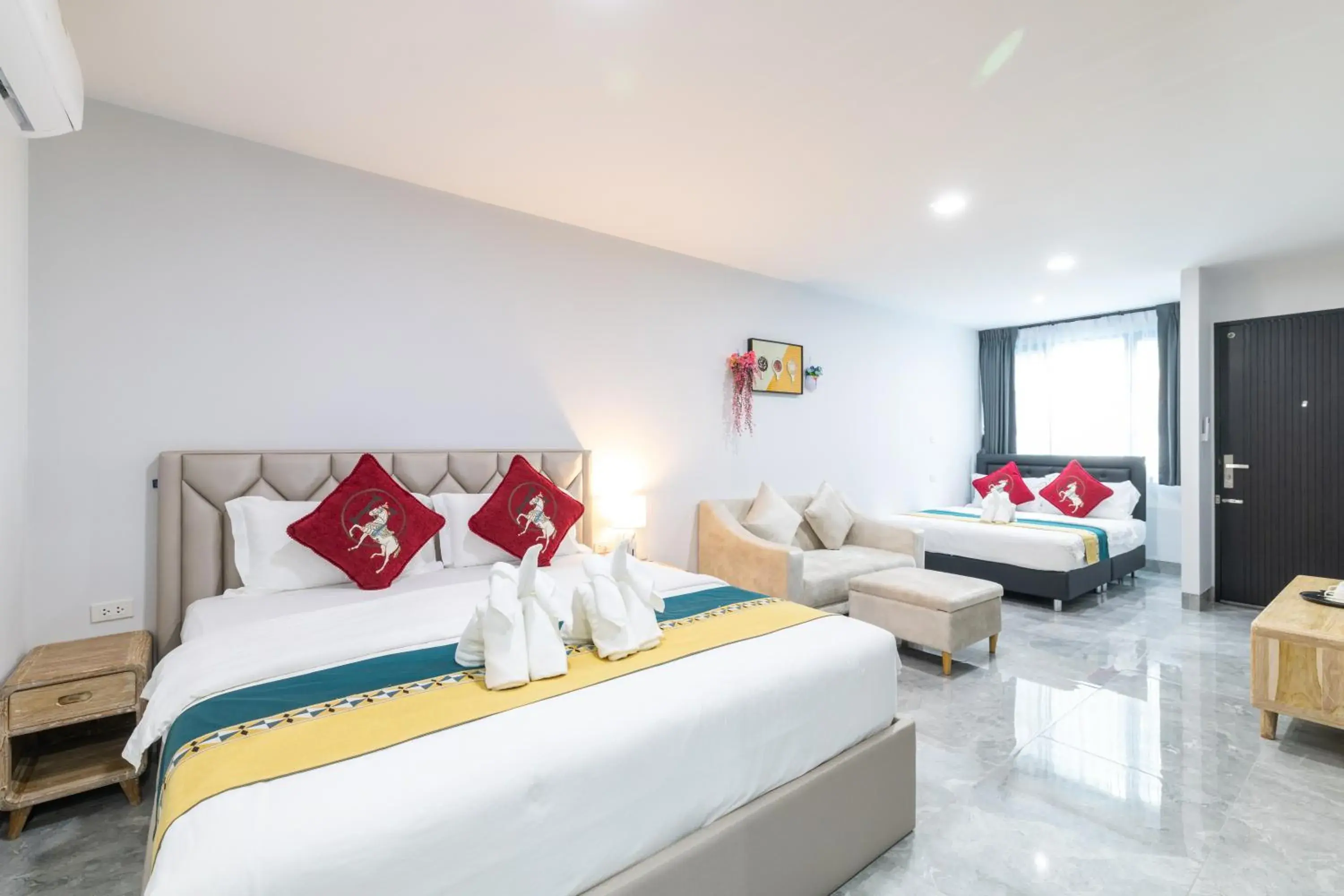 One-Bedroom Suite in Phuket Leisure Time Hotel One-Bedroom Suite in Phuket Leisure Time Hotel
