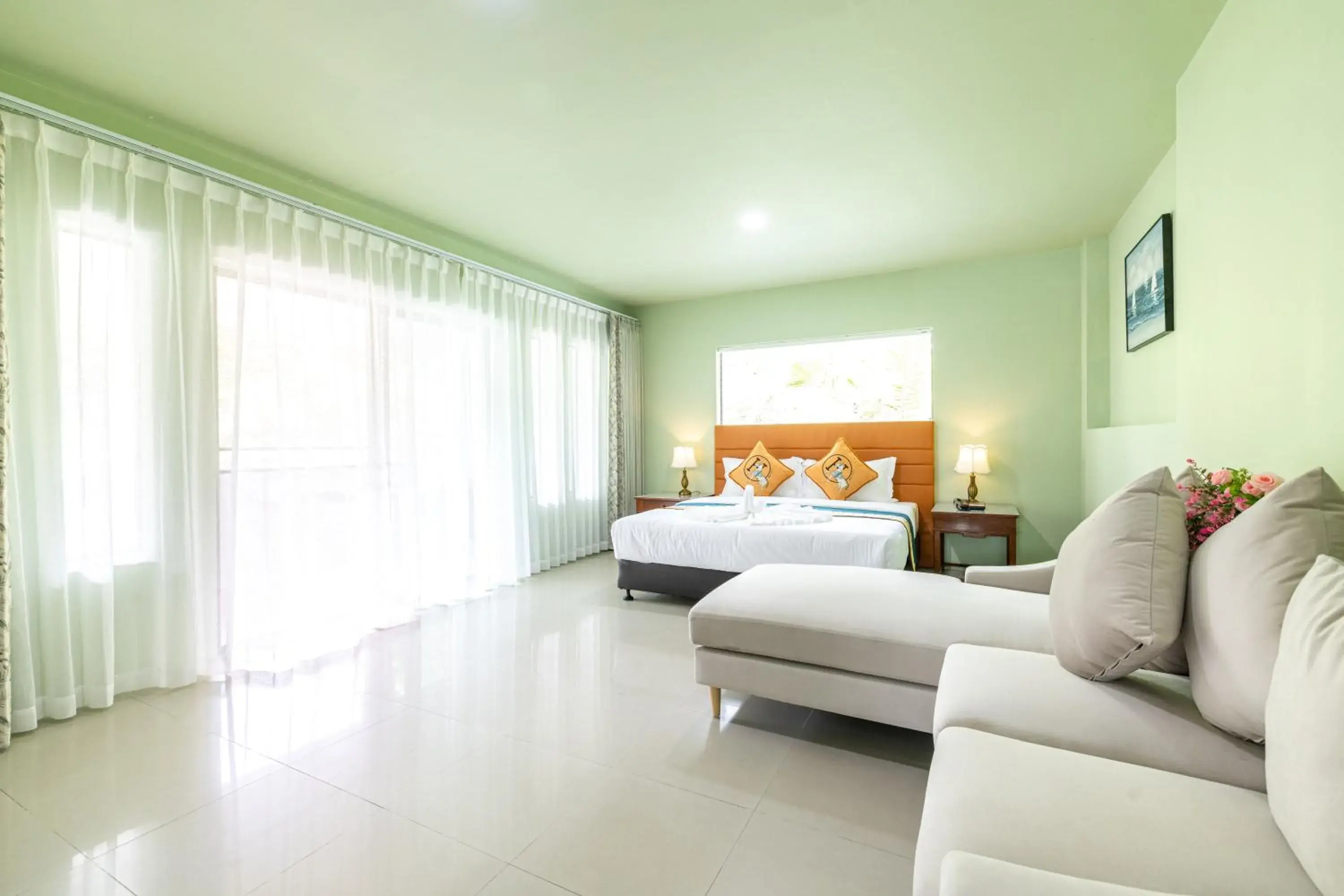 Suite with Balcony in Phuket Leisure Time Hotel Suite with Balcony in Phuket Leisure Time Hotel