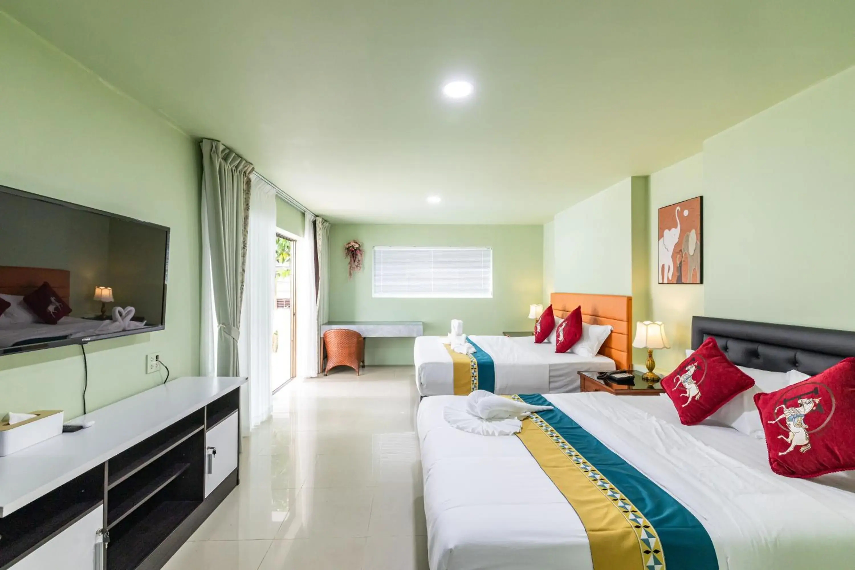 Superior Twin Room in Phuket Leisure Time Hotel Superior Twin Room in Phuket Leisure Time Hotel