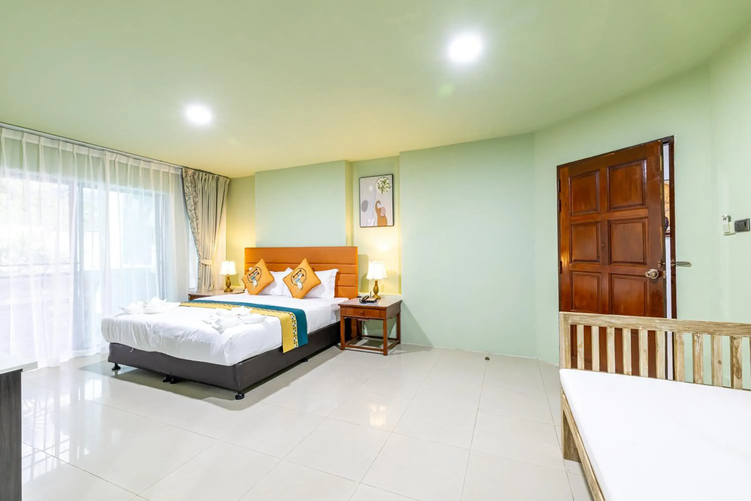 King Room with Balcony in Phuket Leisure Time Hotel King Room with Balcony in Phuket Leisure Time Hotel