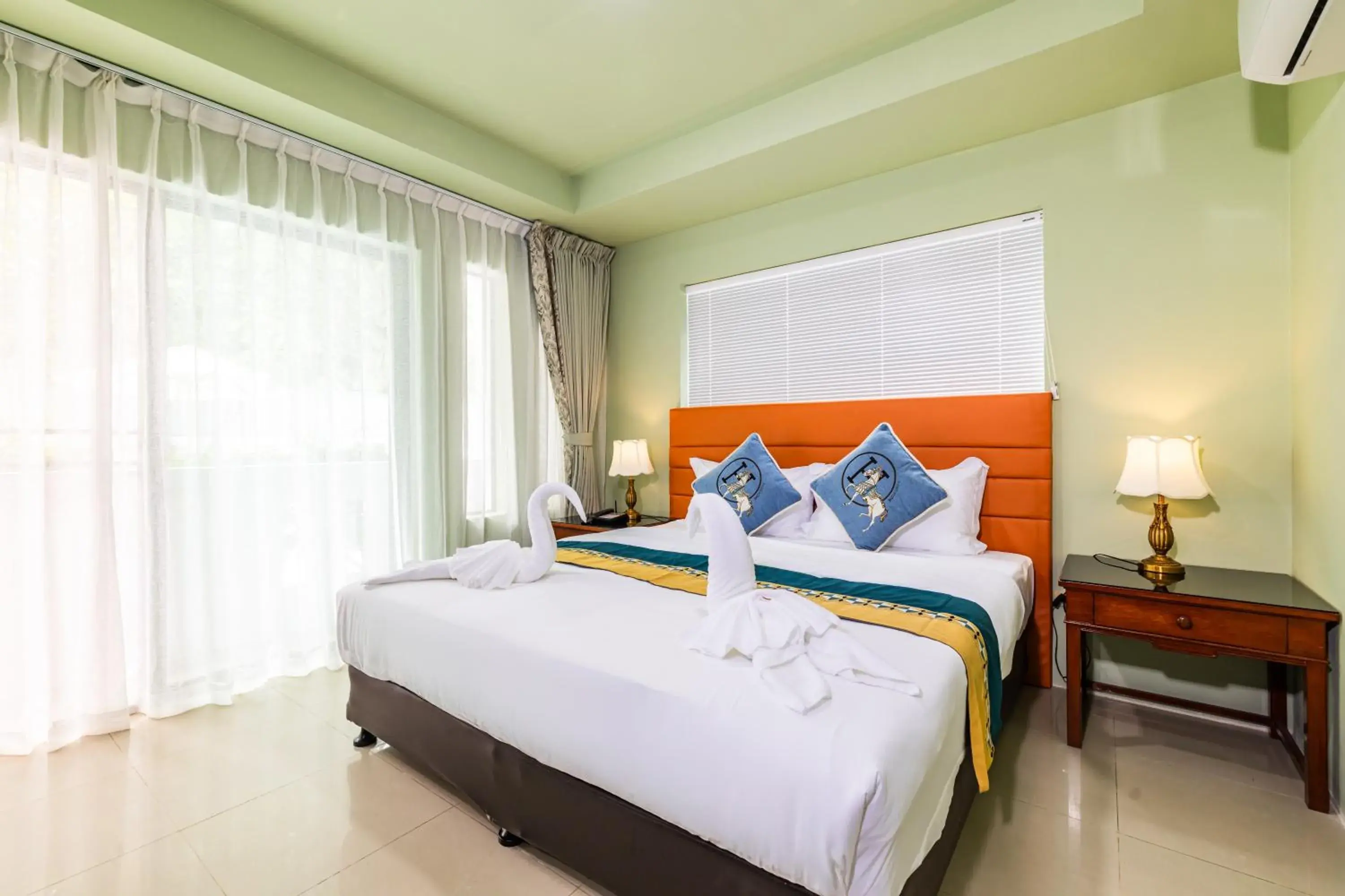 Superior King Room in Phuket Leisure Time Hotel Superior King Room in Phuket Leisure Time Hotel