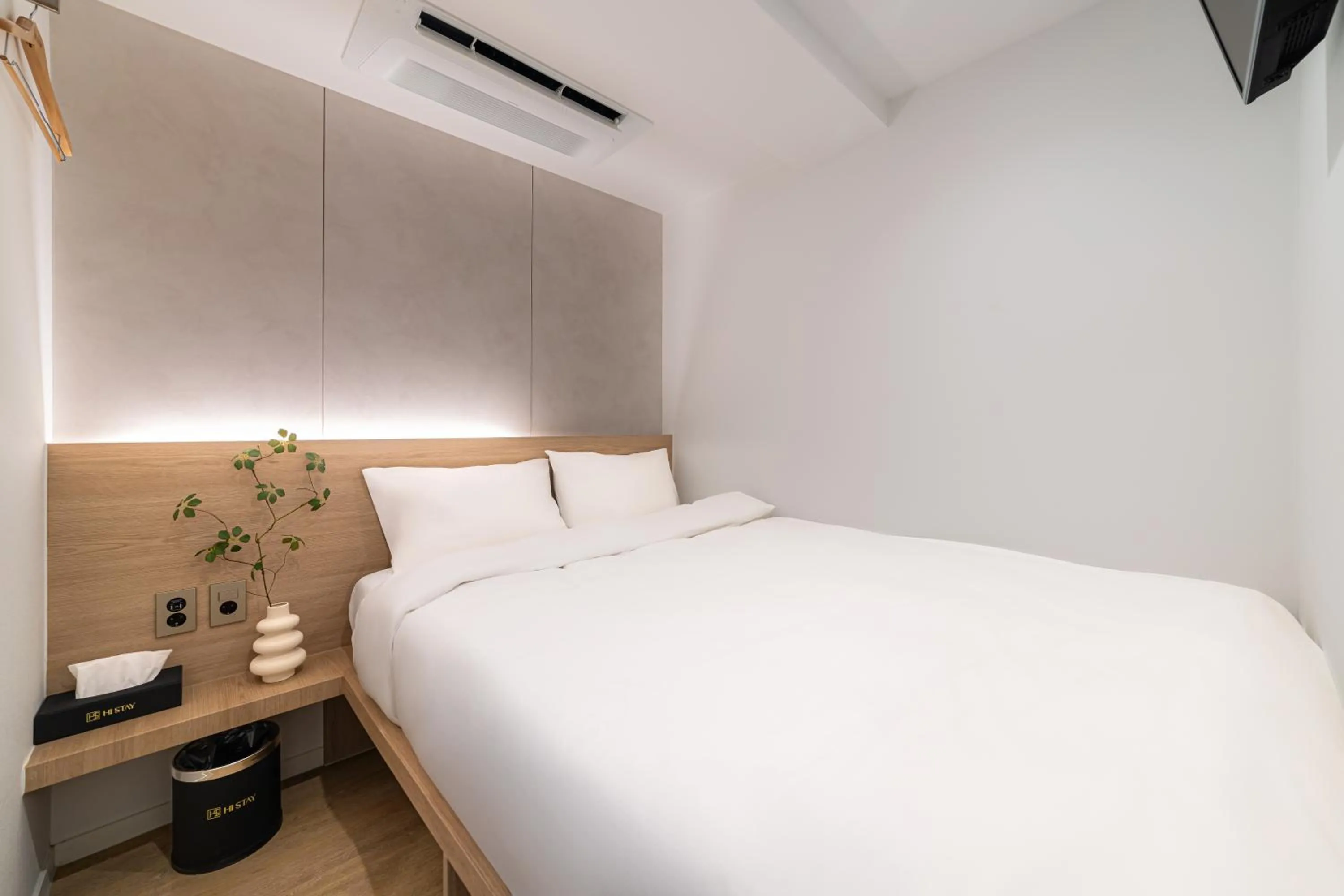 Photo of the whole room, Bed in Hi Stay Jongno