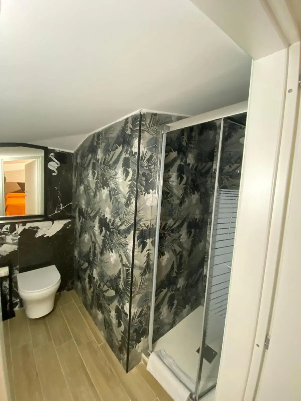Double Room with Private Bathroom in Albergo Flaminia Rooms Grottarossa Double Room with Private Bathroom in Albergo Flaminia Rooms Grottarossa