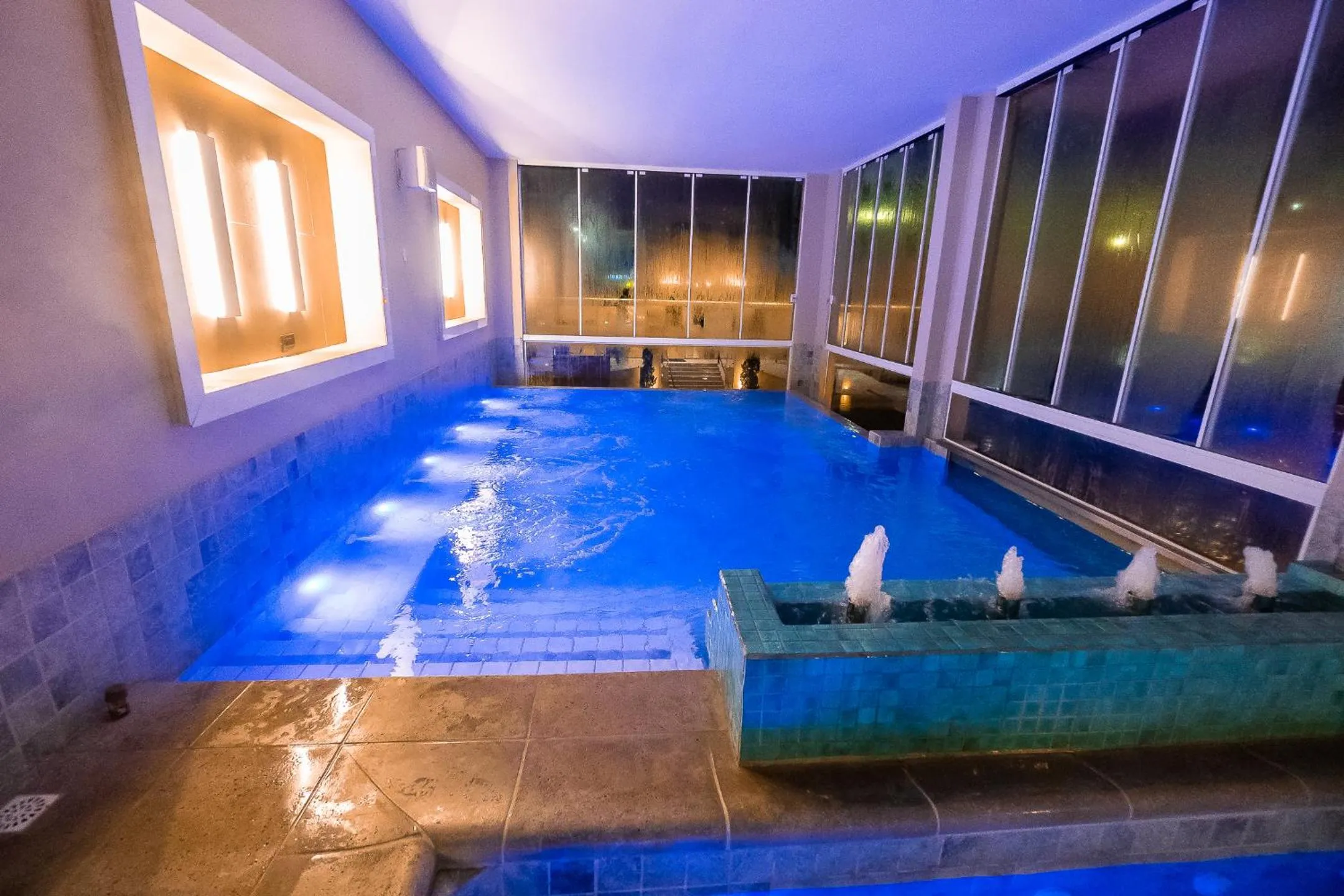 Swimming pool in Hotel Rouxinol