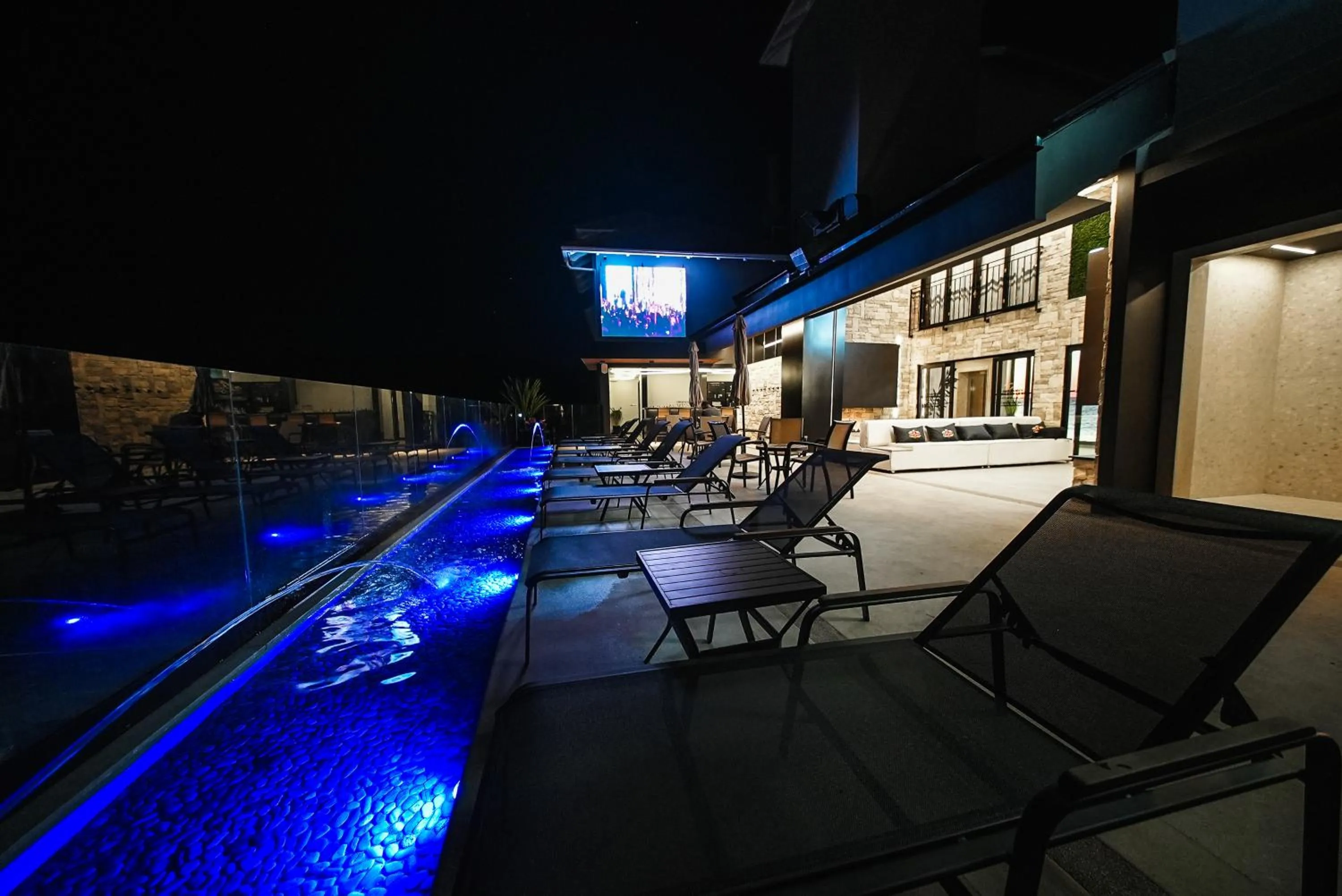 Night in Hotel Rouxinol