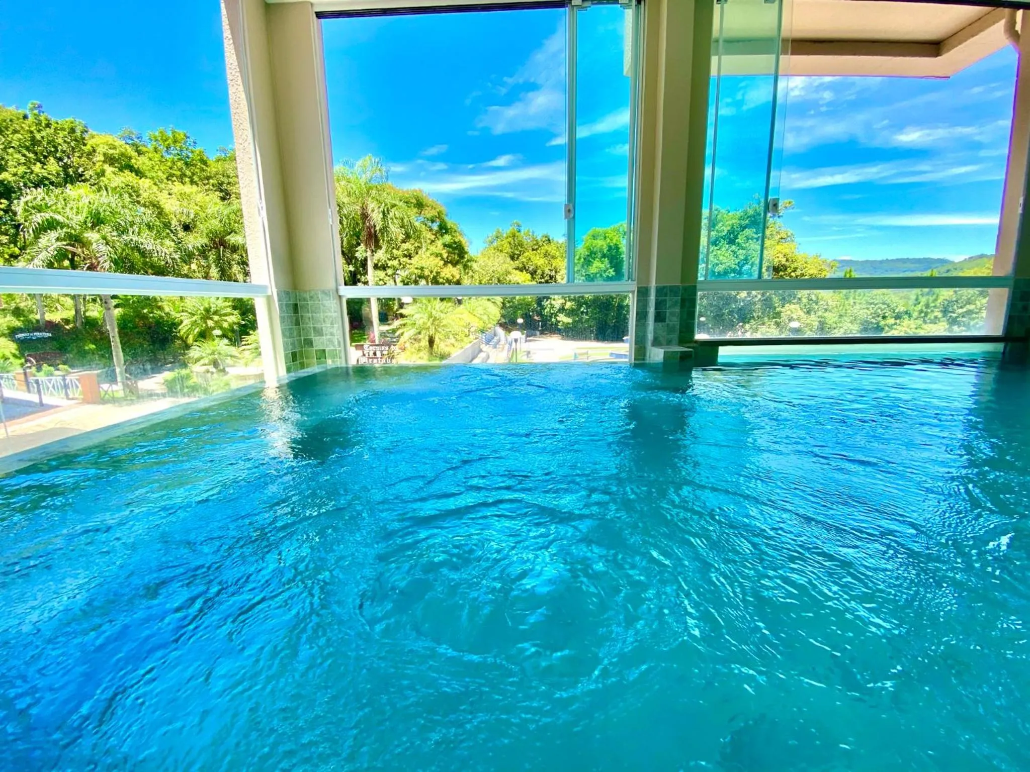 Swimming pool in Hotel Rouxinol
