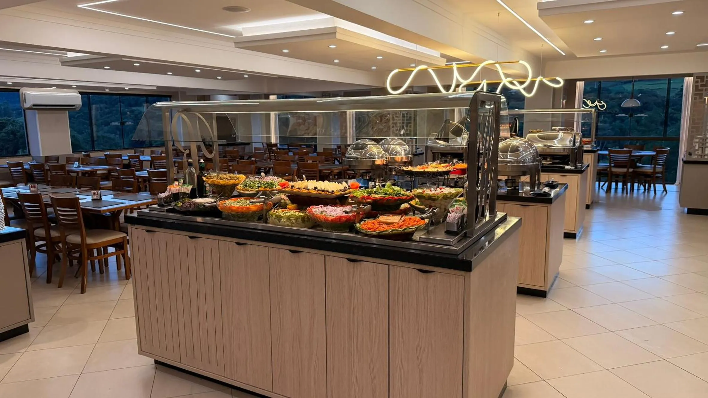 Restaurant/places to eat in Hotel Rouxinol