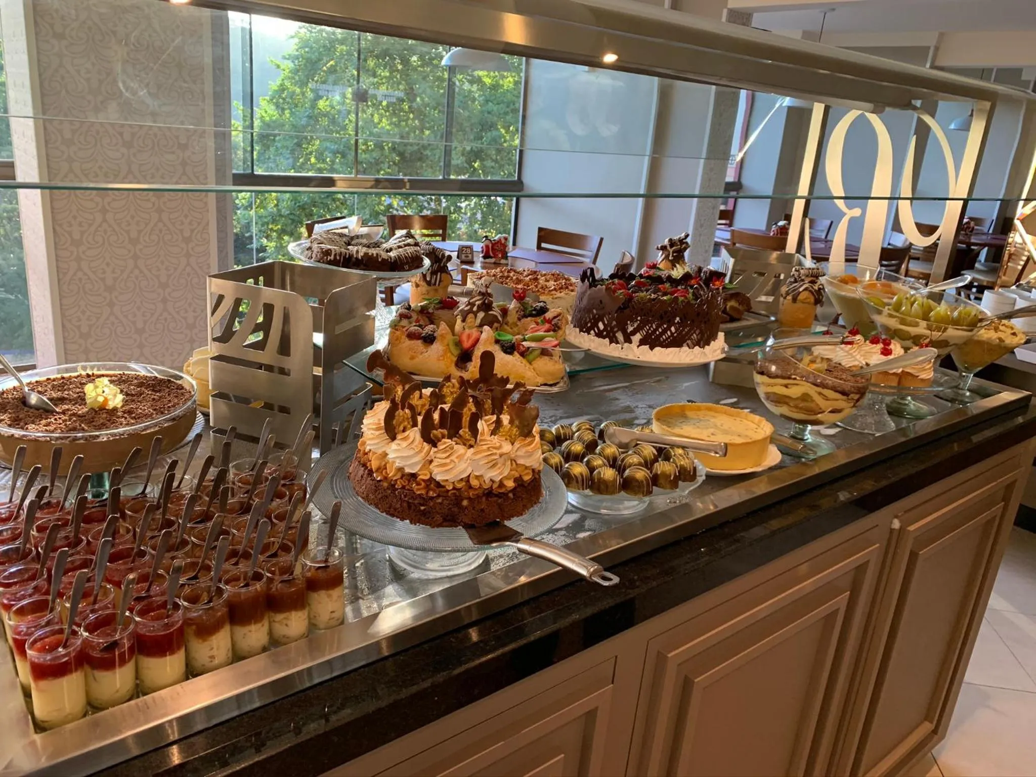 Food and drinks in Hotel Rouxinol