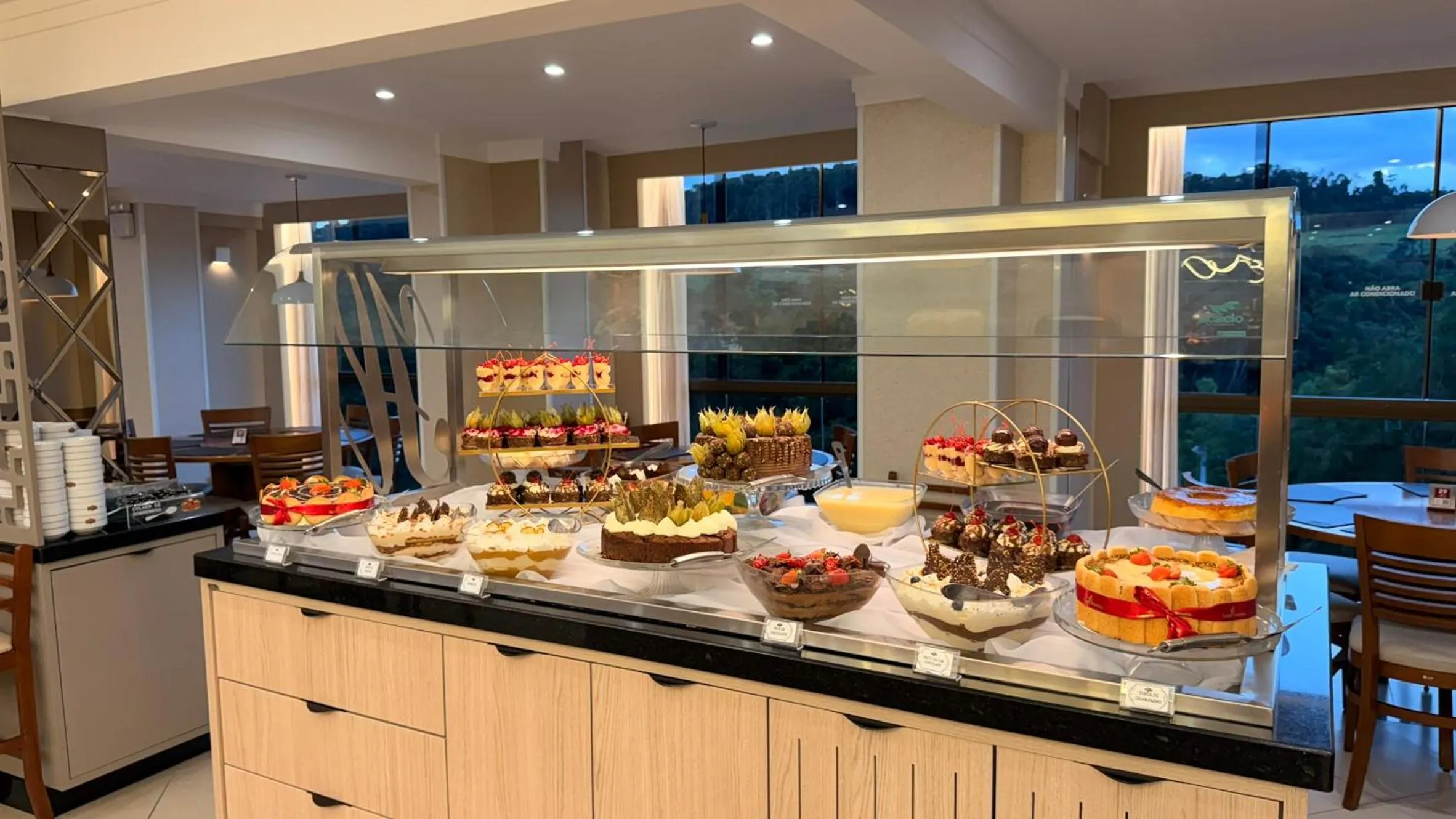 Restaurant/places to eat in Hotel Rouxinol