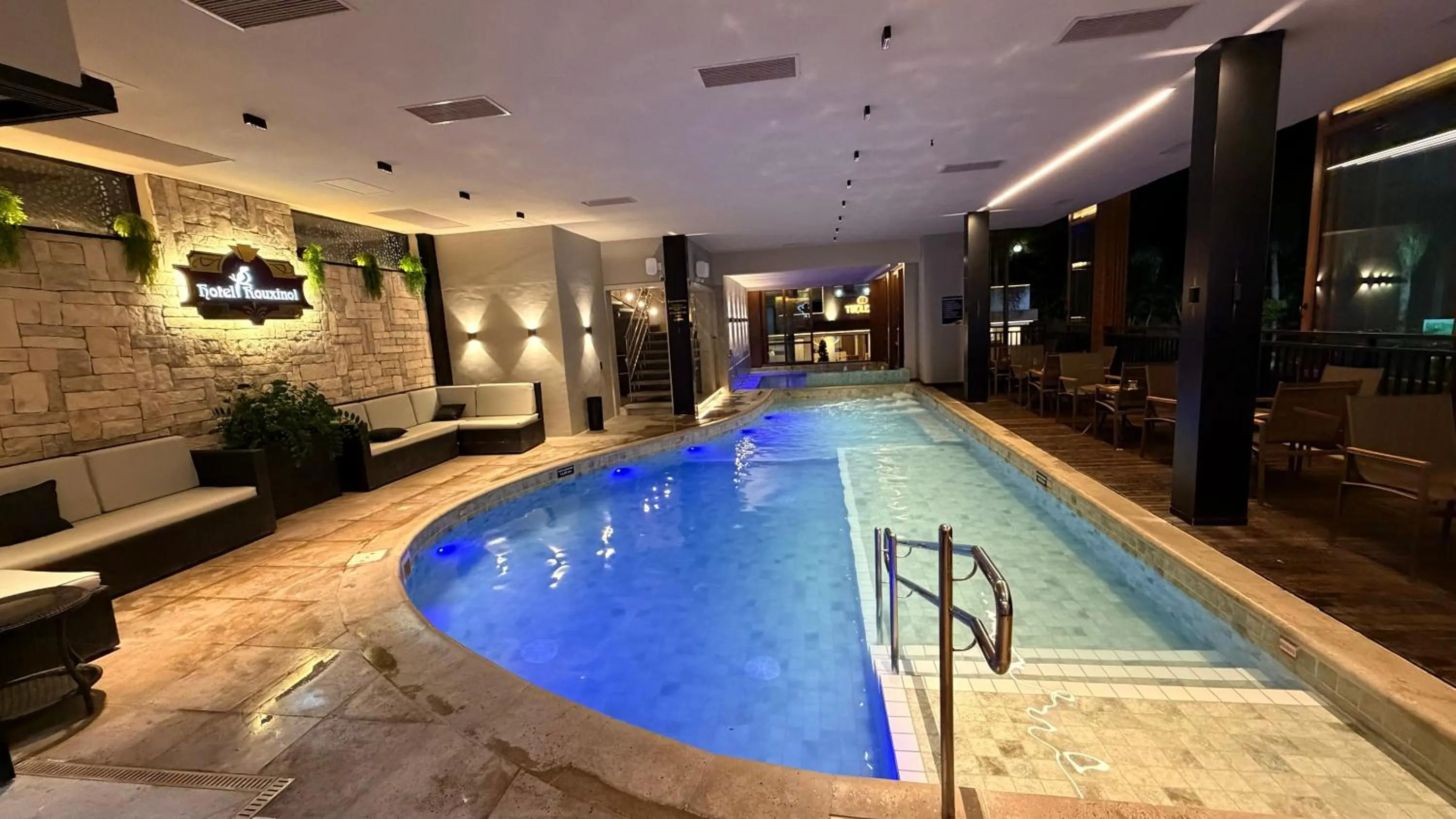Swimming pool in Hotel Rouxinol