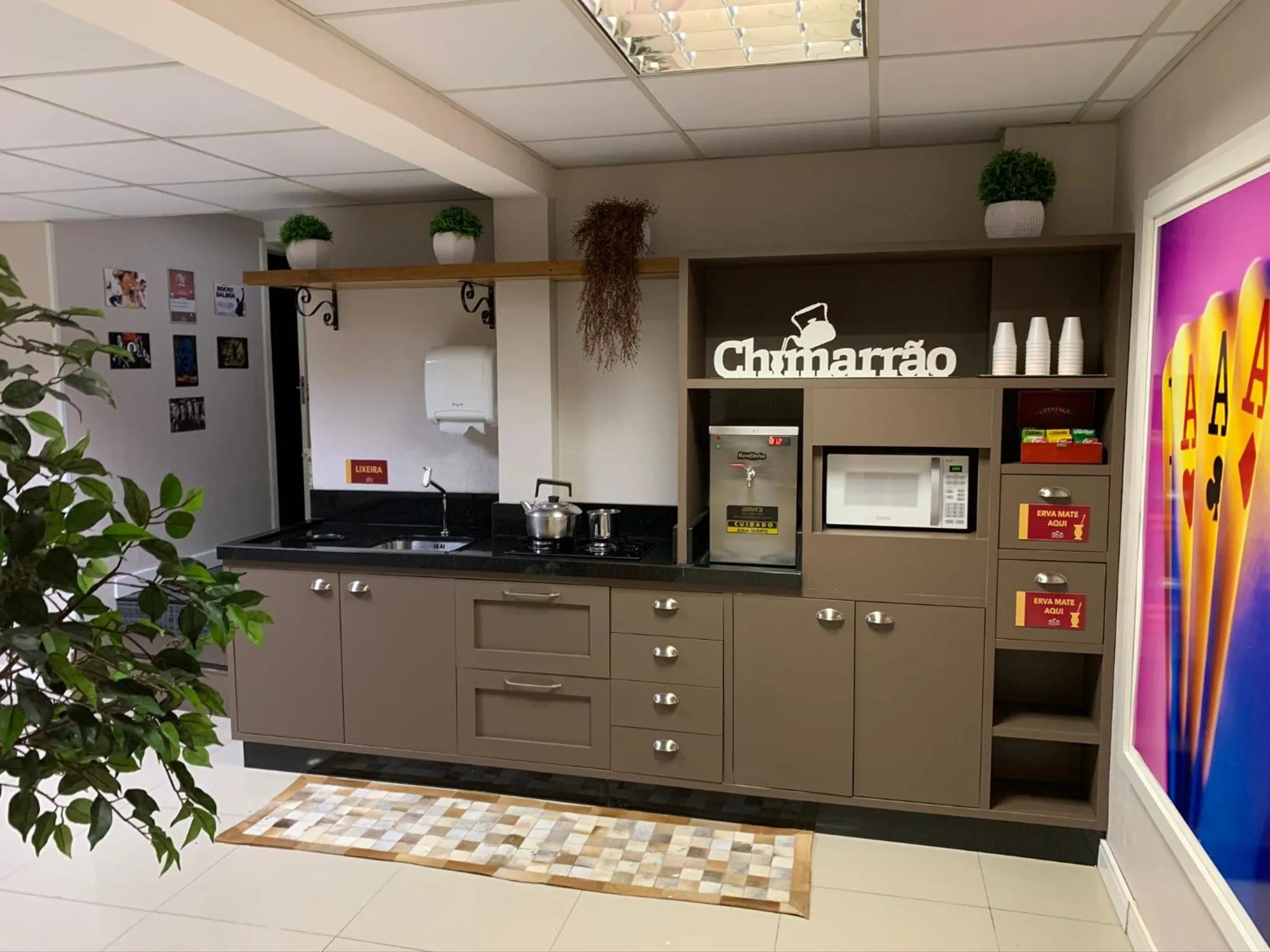 Coffee/tea facilities in Hotel Rouxinol