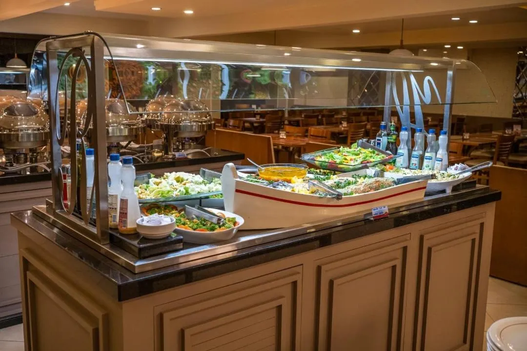 Restaurant/places to eat in Hotel Rouxinol