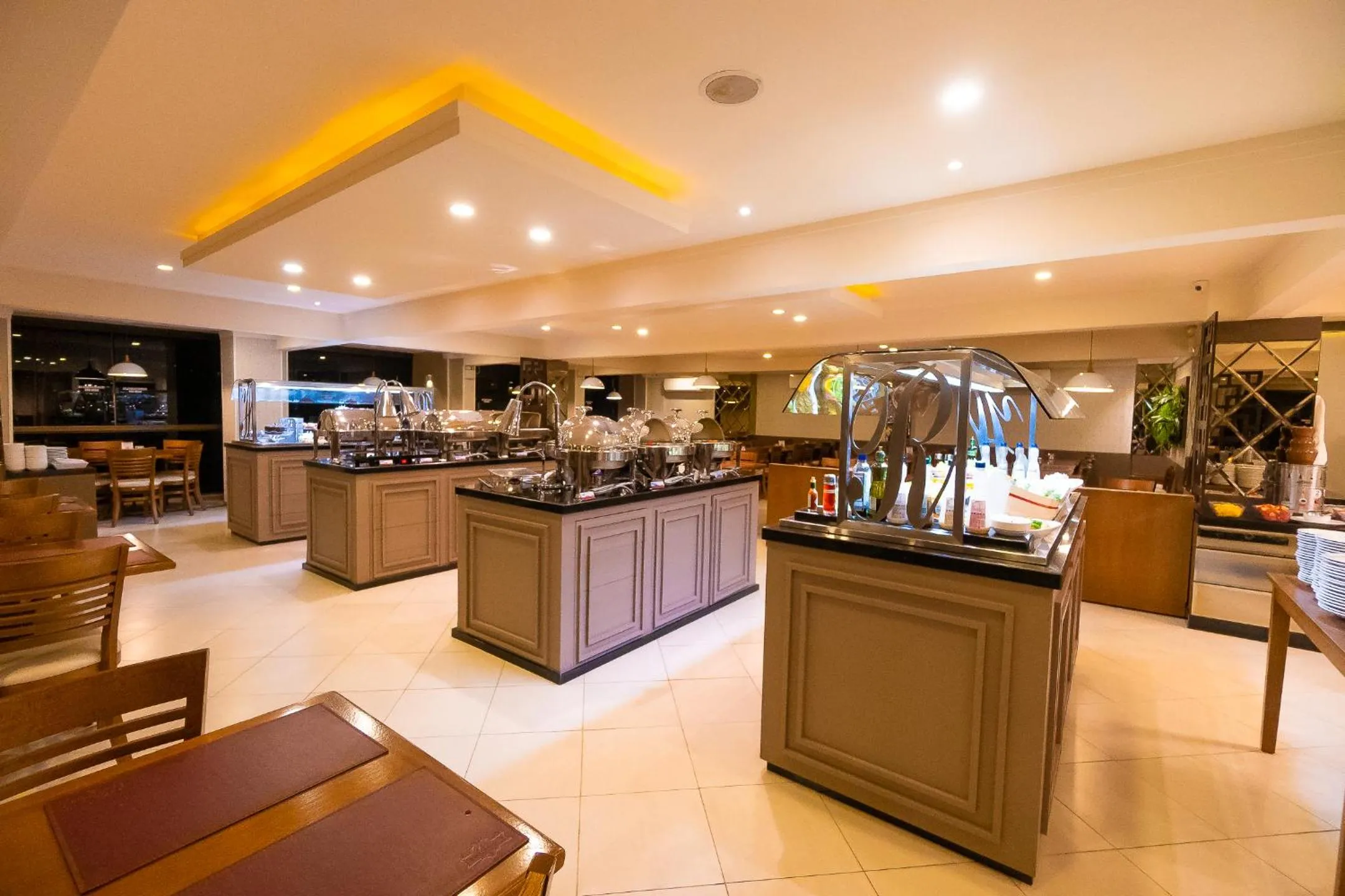 Restaurant/places to eat in Hotel Rouxinol