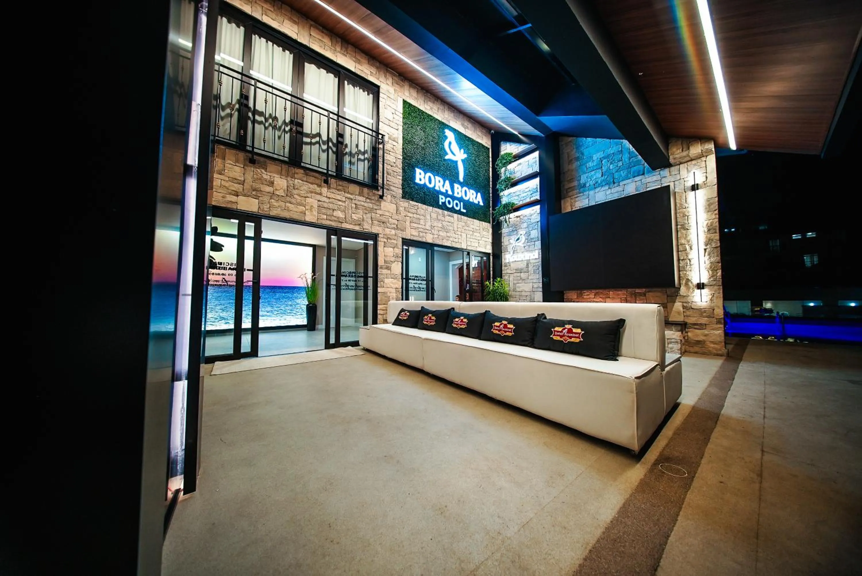 Night in Hotel Rouxinol