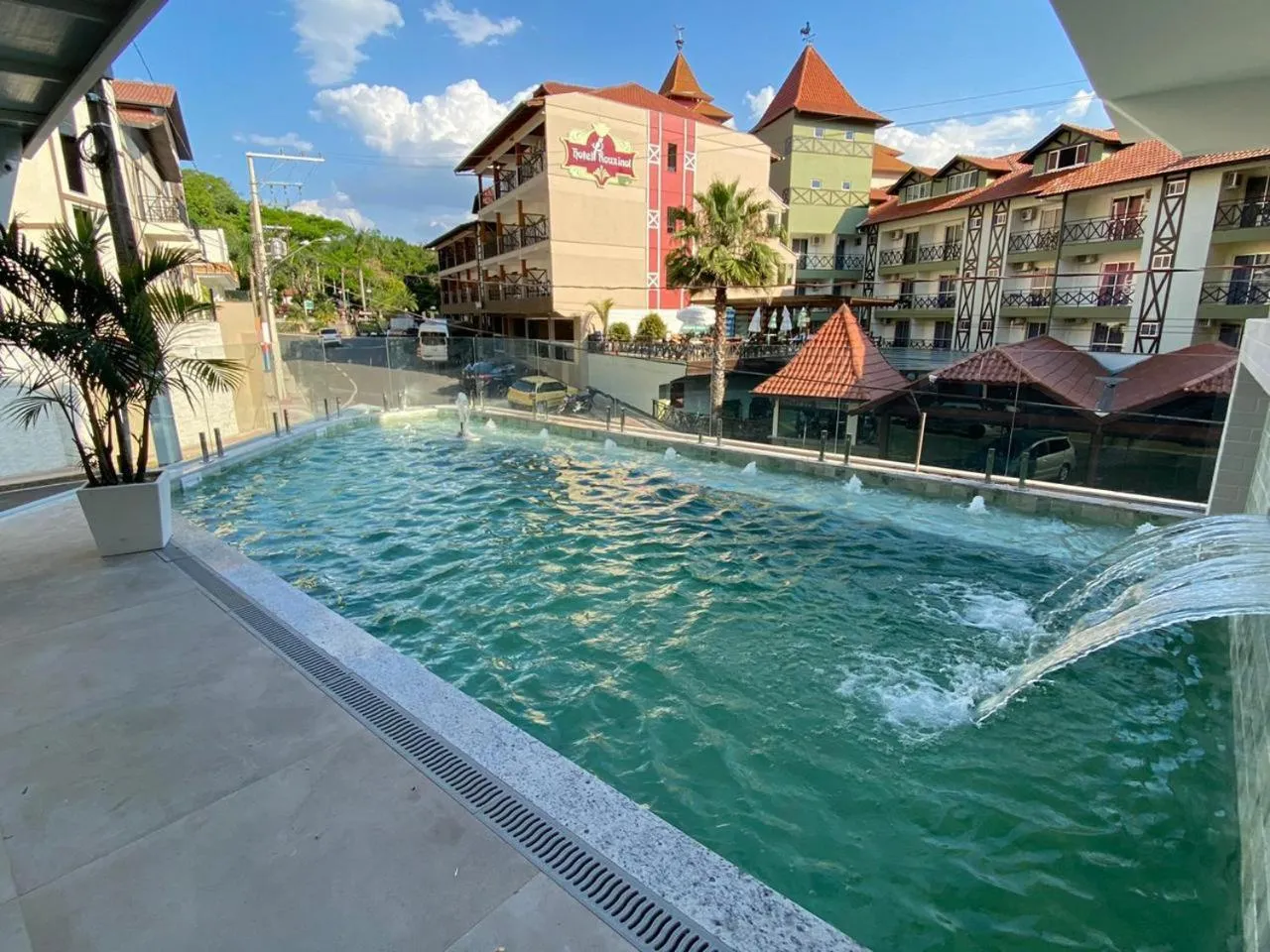 Swimming pool in Hotel Rouxinol