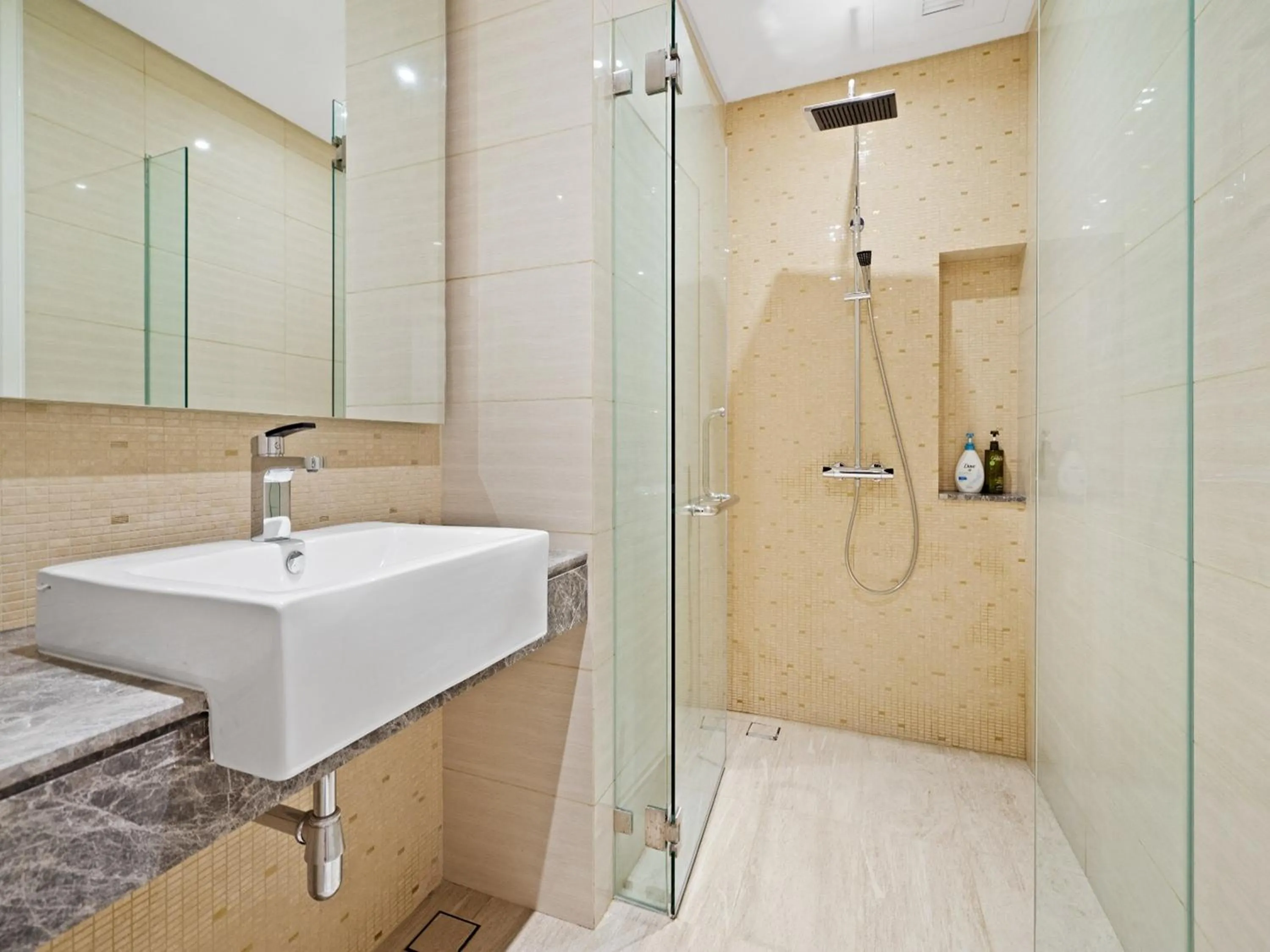 Bathroom in Leo Guesthouse at Anggun Residence Suite