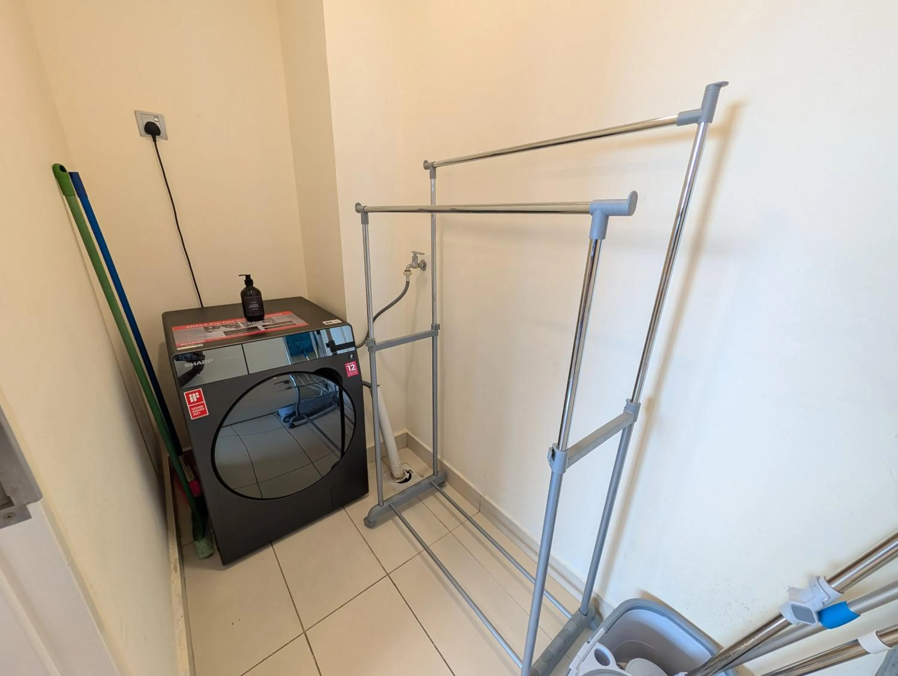 Bed in Leo Guesthouse at Anggun Residence Suite