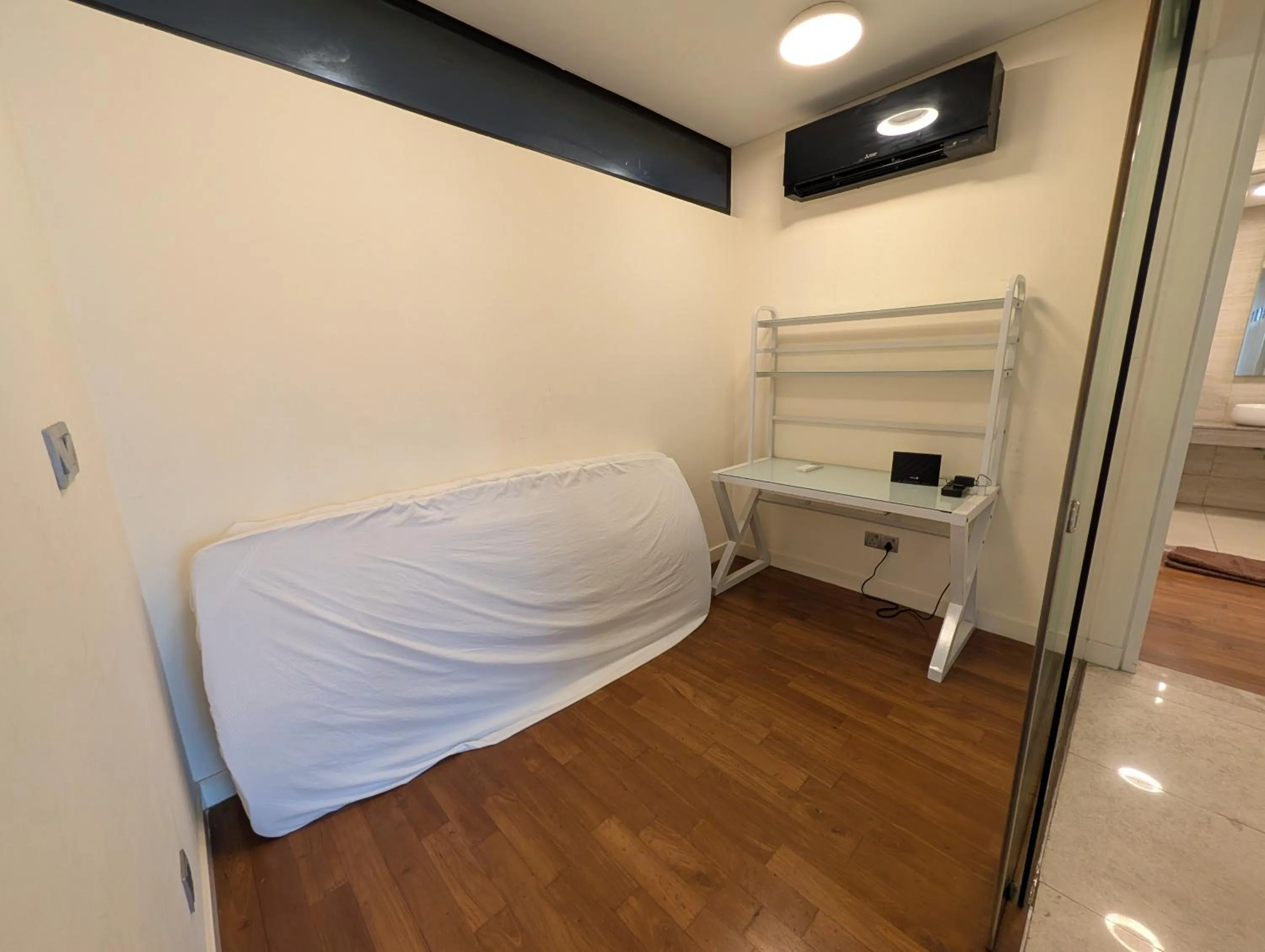 Bed in Leo Guesthouse at Anggun Residence Suite