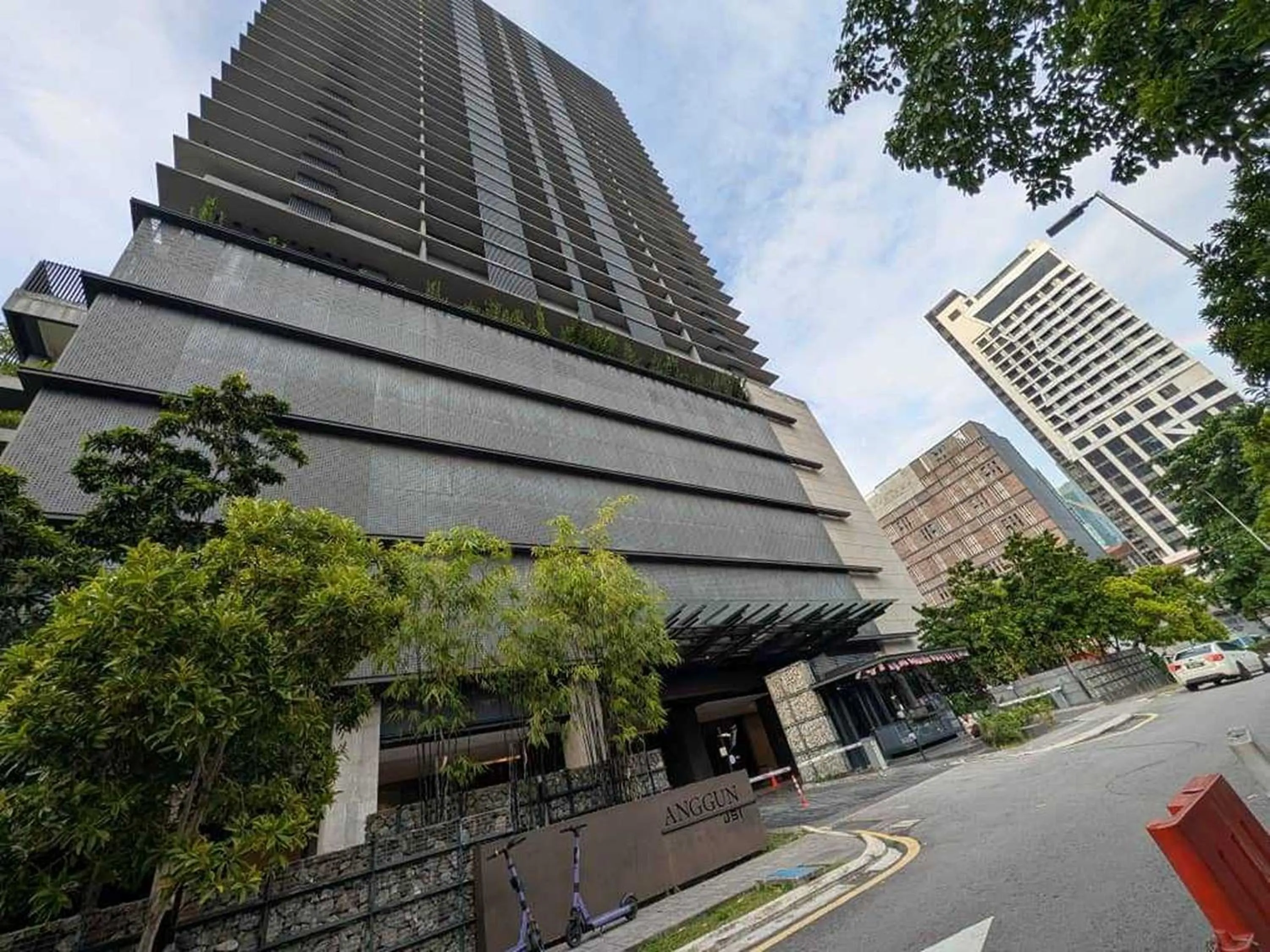 Property building in Leo Guesthouse at Anggun Residence Suite