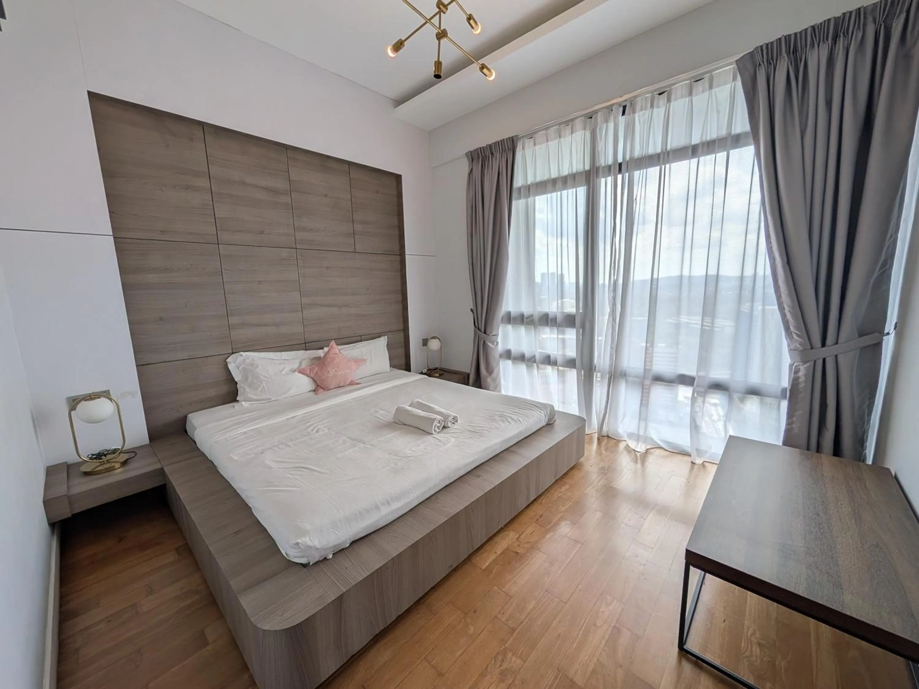 Bed in Leo Guesthouse at Anggun Residence Suite