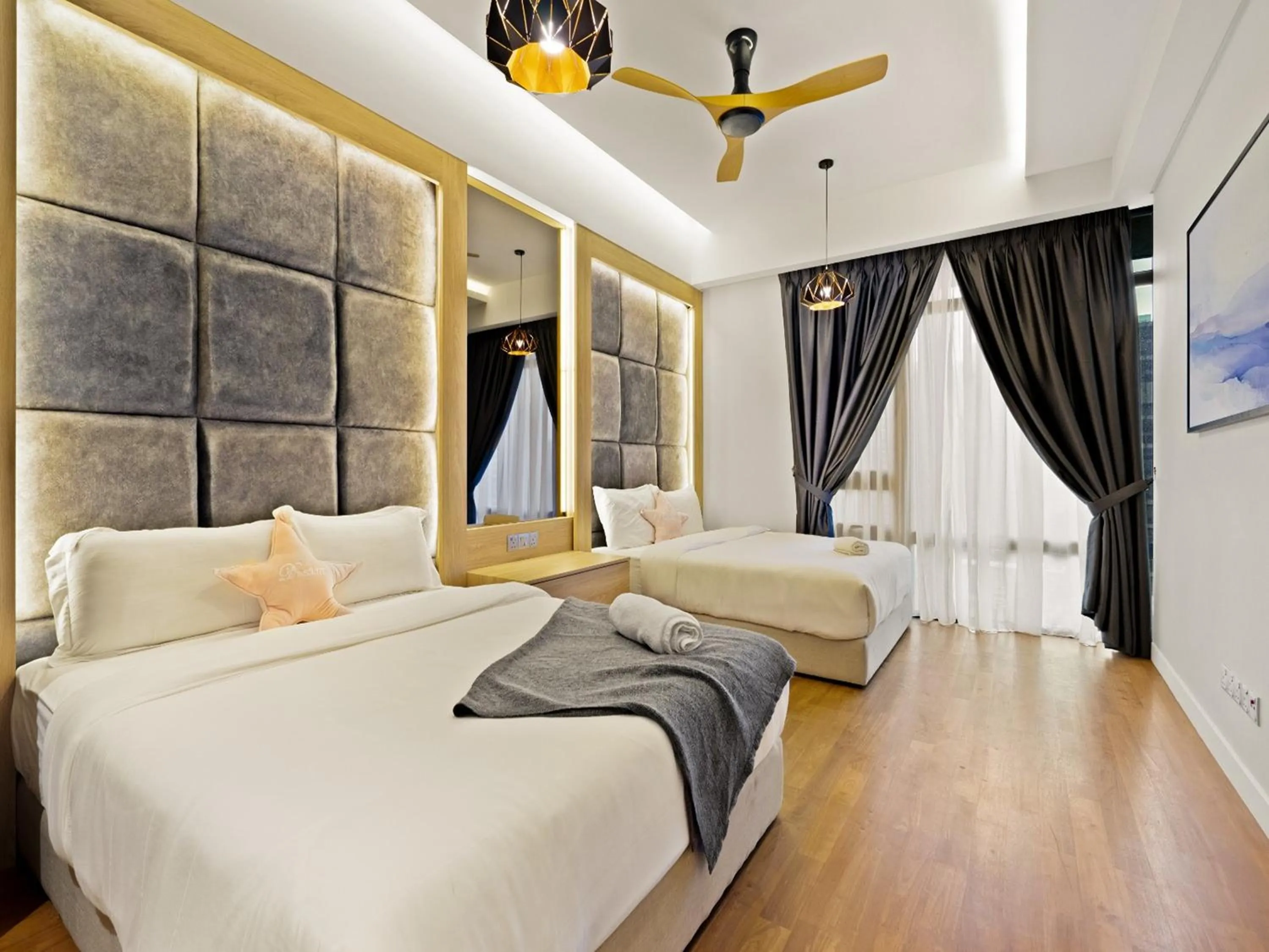 Bedroom, Bed in Leo Guesthouse at Anggun Residence Suite