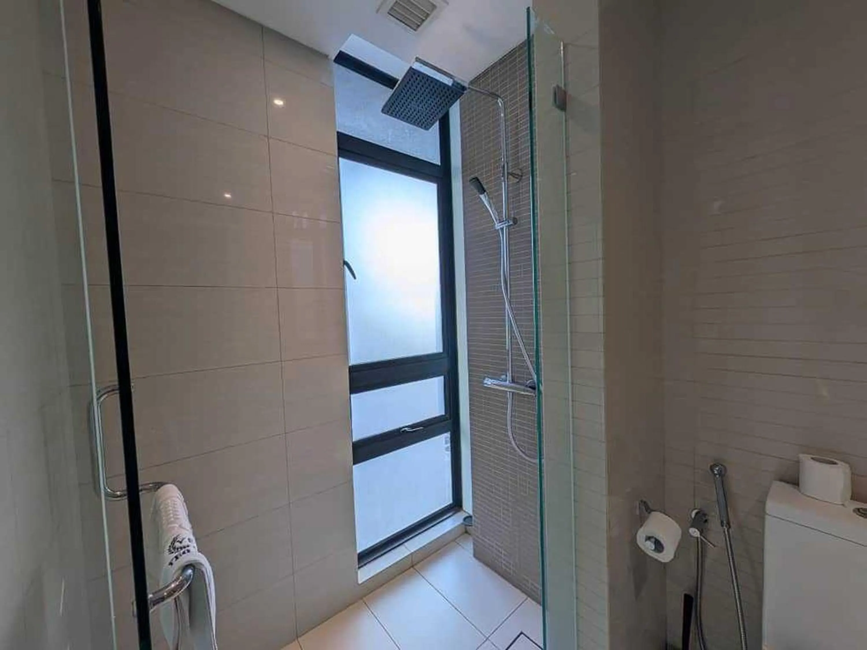 Bathroom in Leo Guesthouse at Anggun Residence Suite