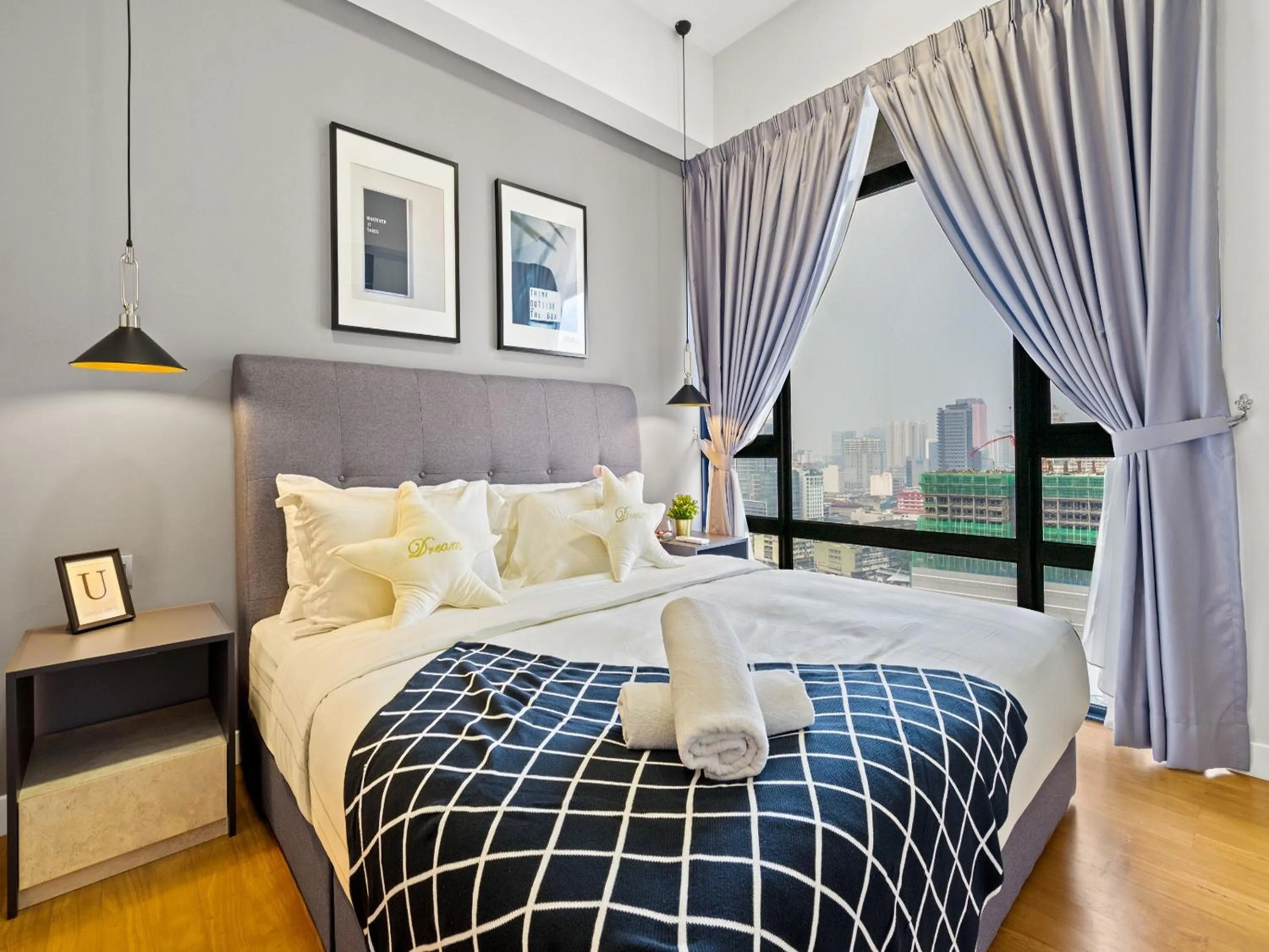 Bed in Leo Guesthouse at Anggun Residence Suite