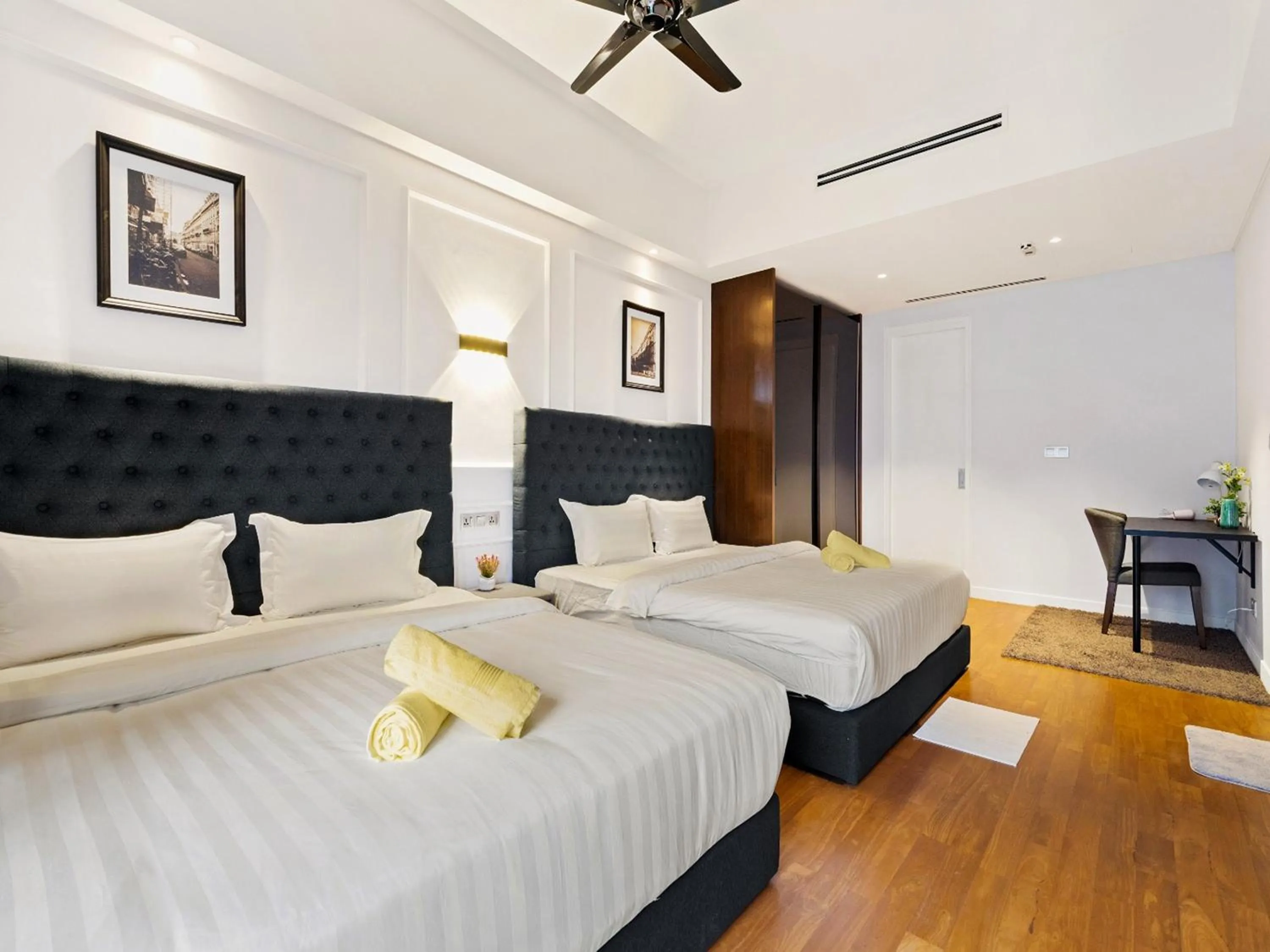 Bed in Leo Guesthouse at Anggun Residence Suite