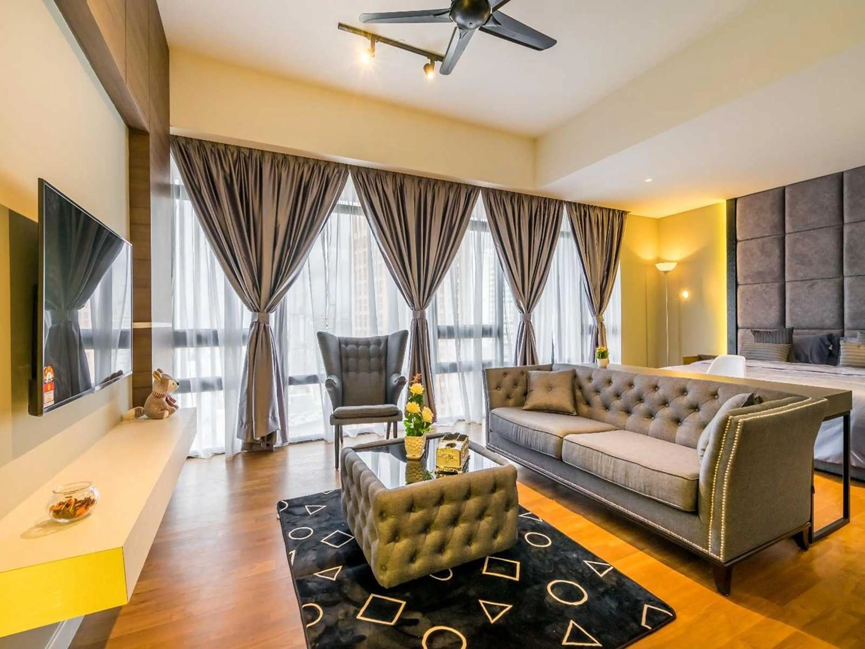 TV and multimedia in Leo Guesthouse at Anggun Residence Suite