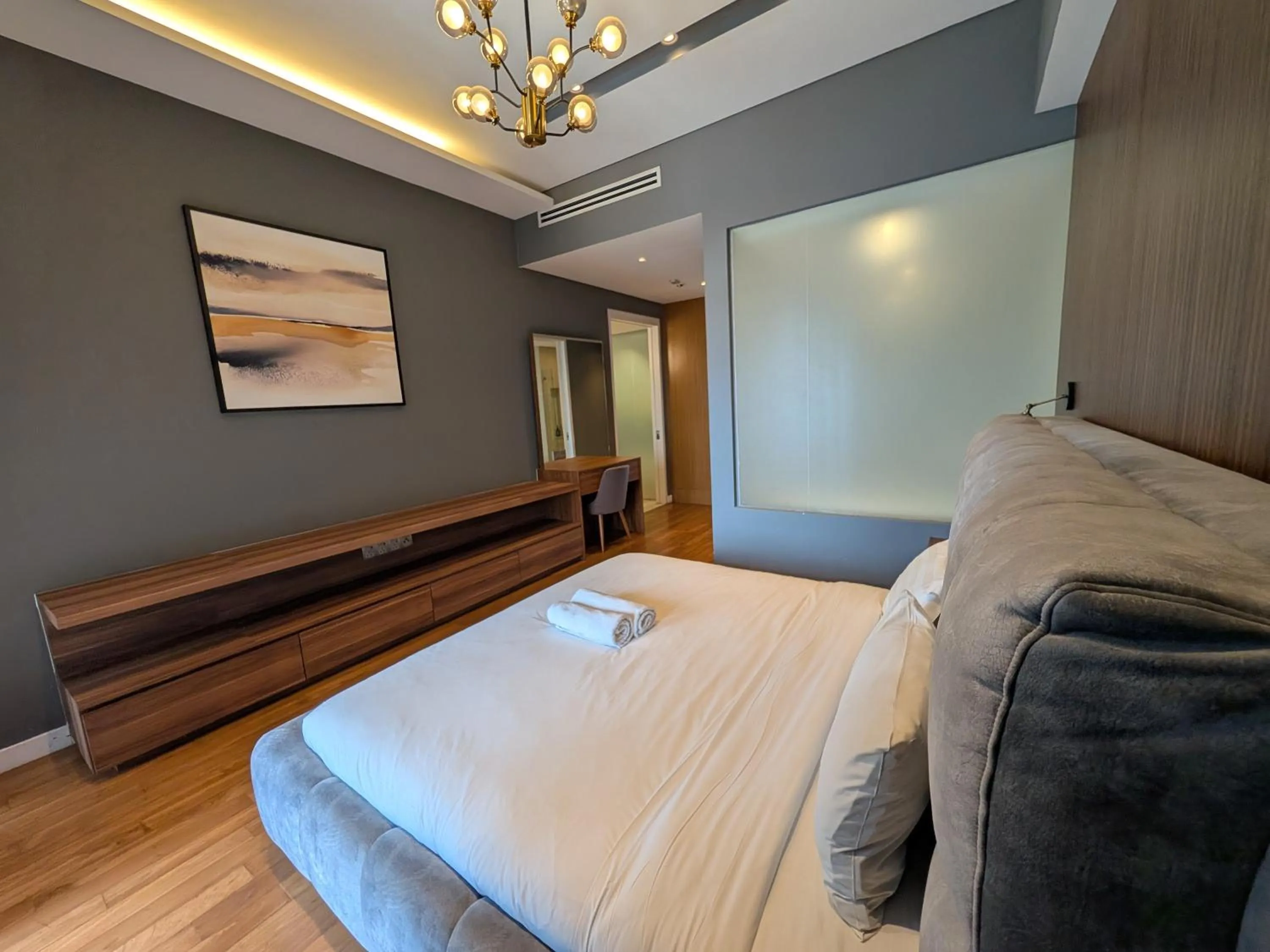 Bed in Leo Guesthouse at Anggun Residence Suite